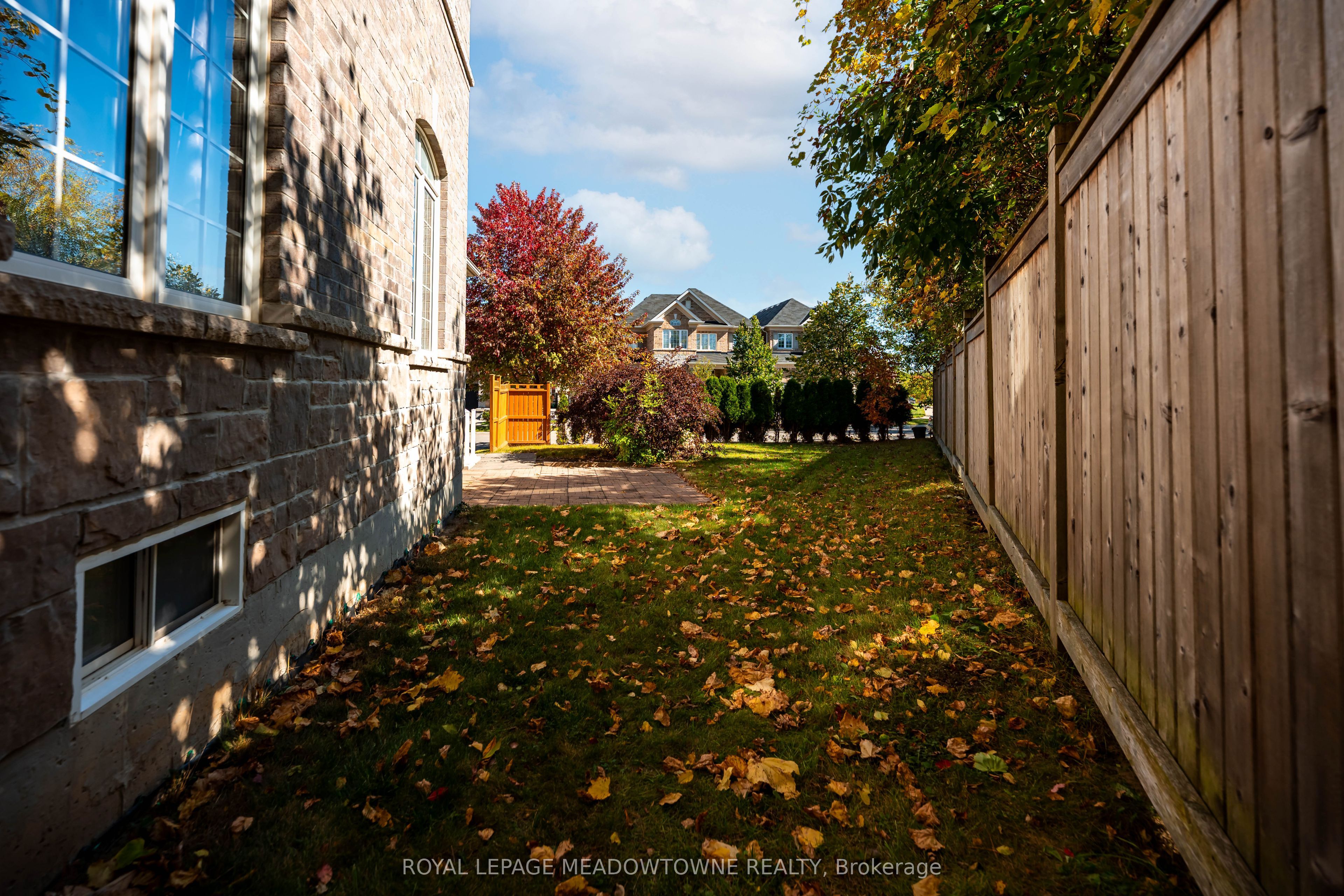 16 Ridgegate Crescent Property Photo 11