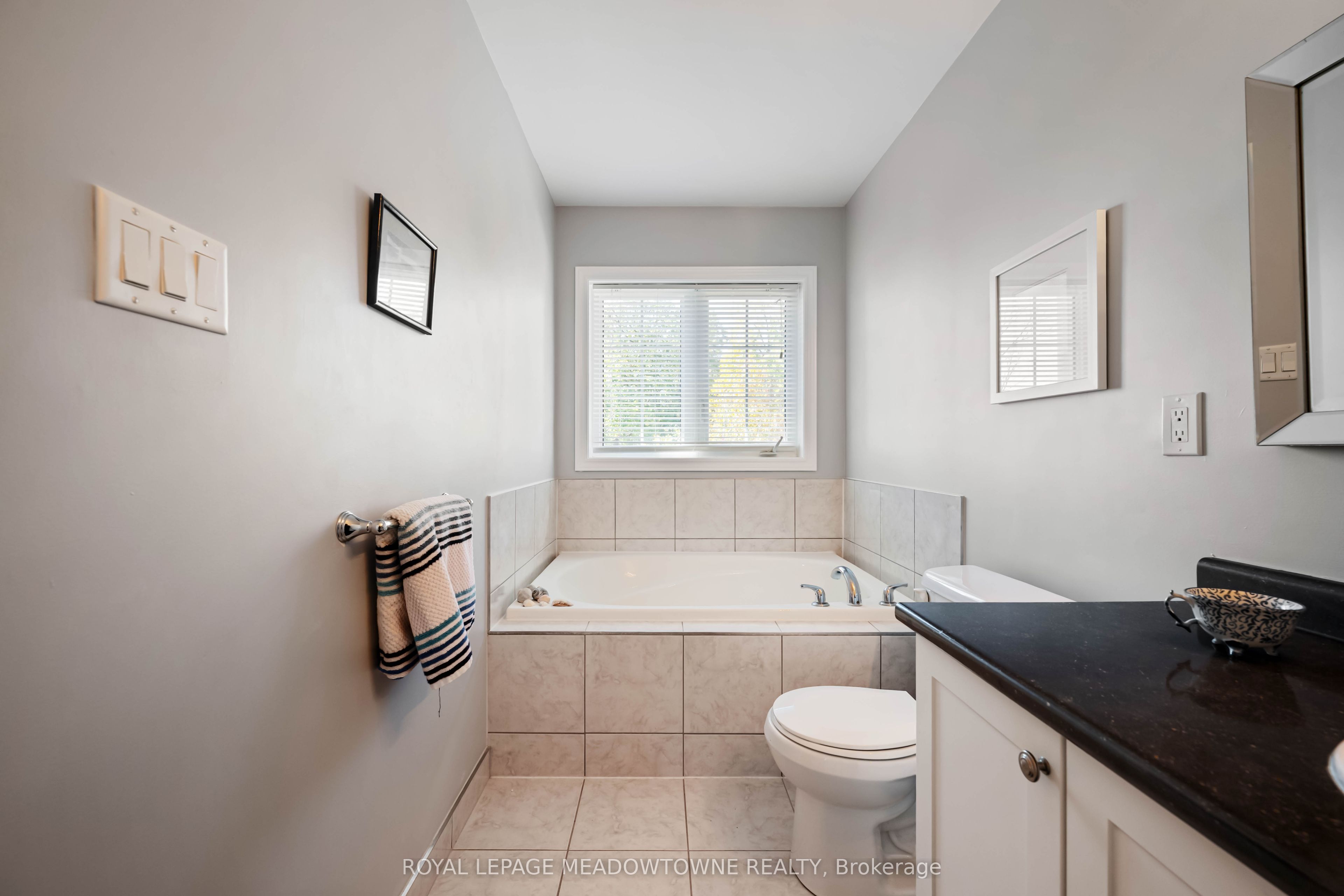 16 Ridgegate Crescent Property Photo 34
