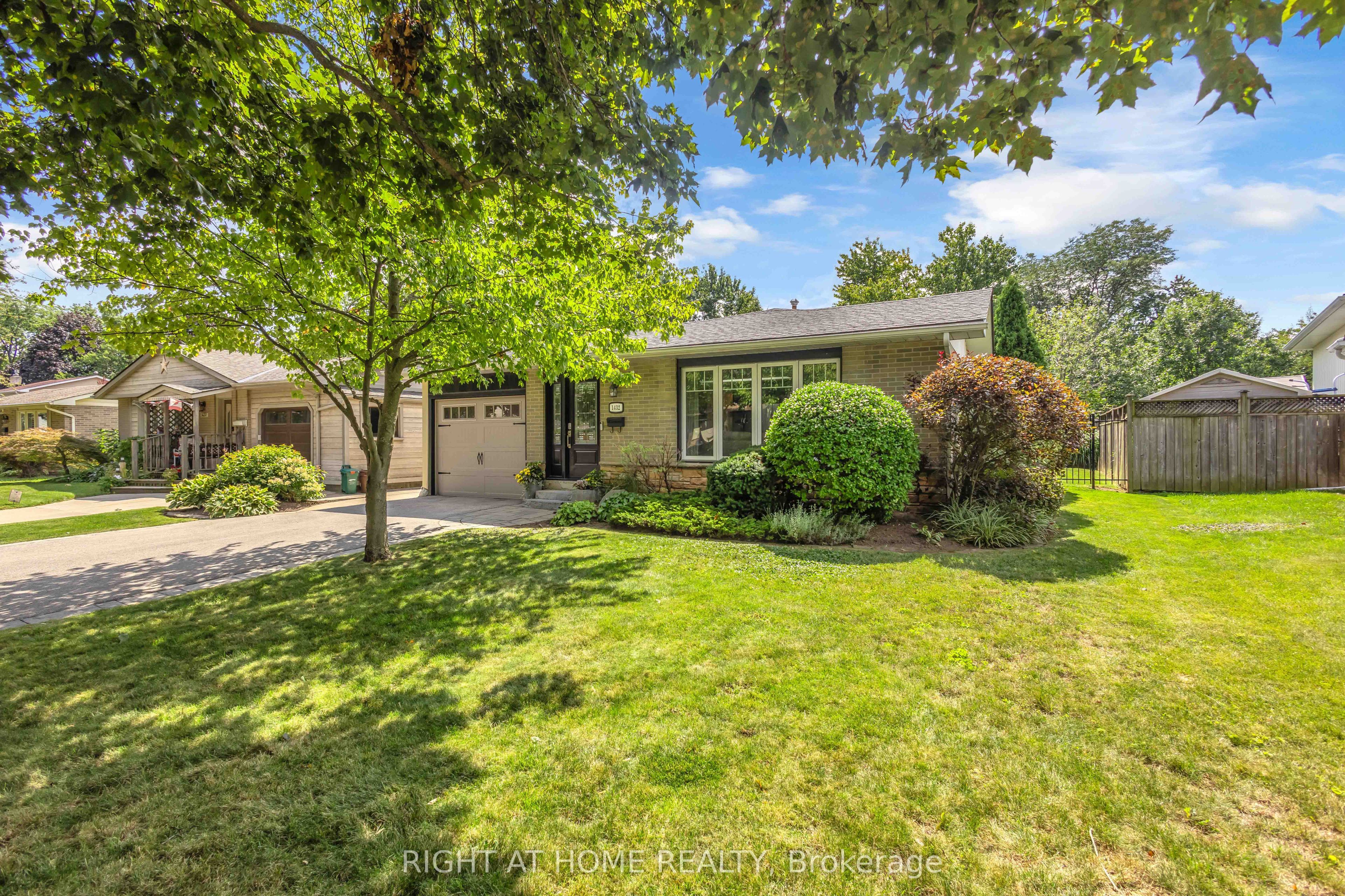 1432 Dewbourne Crescent Property Photo 2