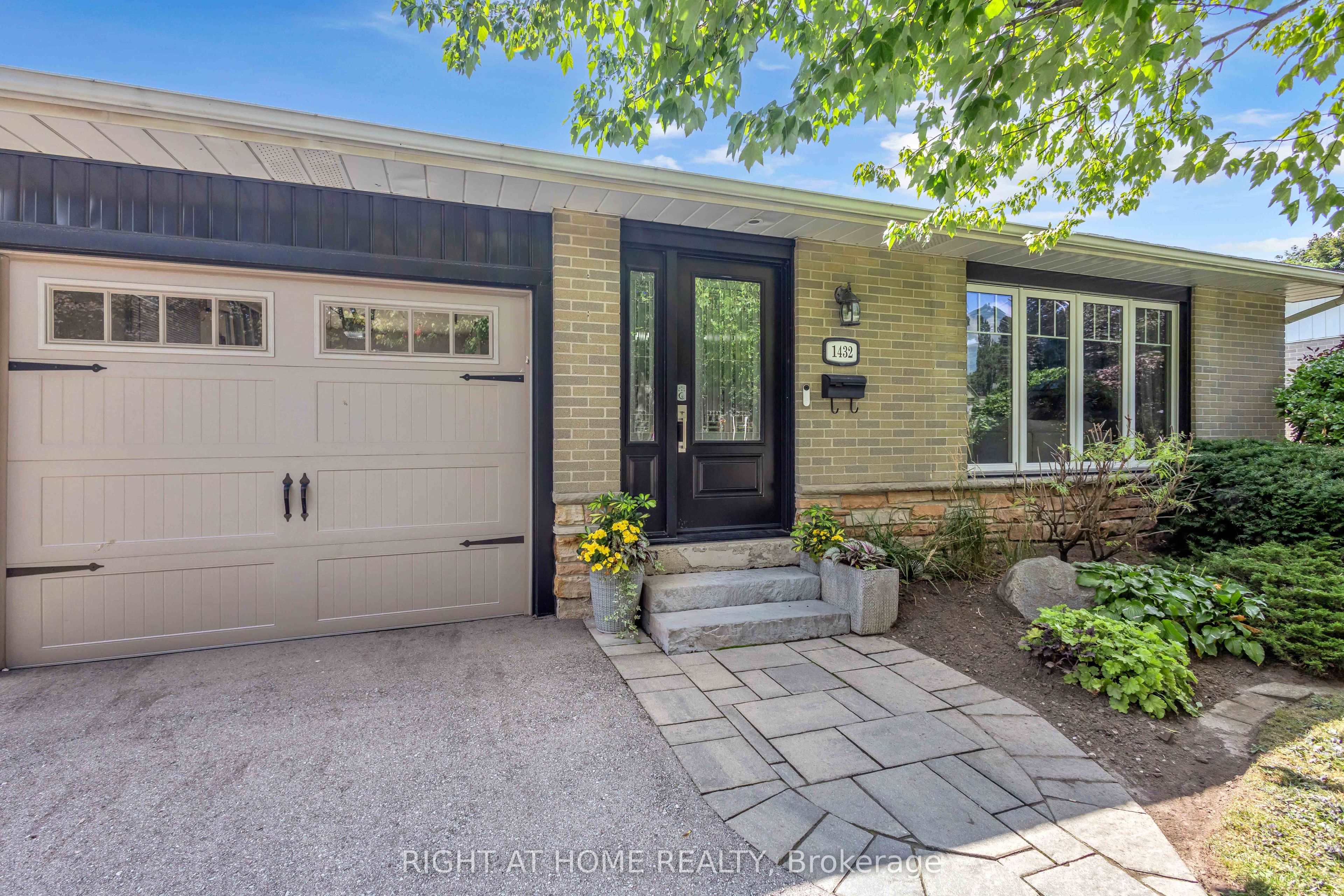1432 Dewbourne Crescent Property Photo 6