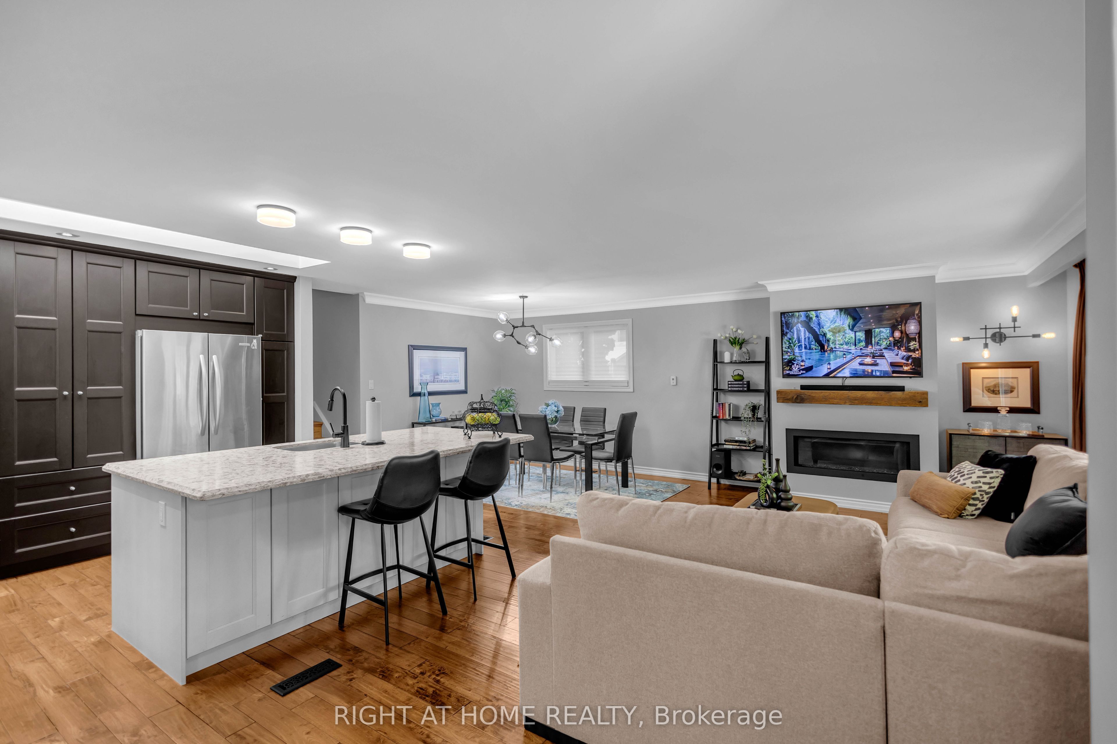 1432 Dewbourne Crescent Property Photo 8