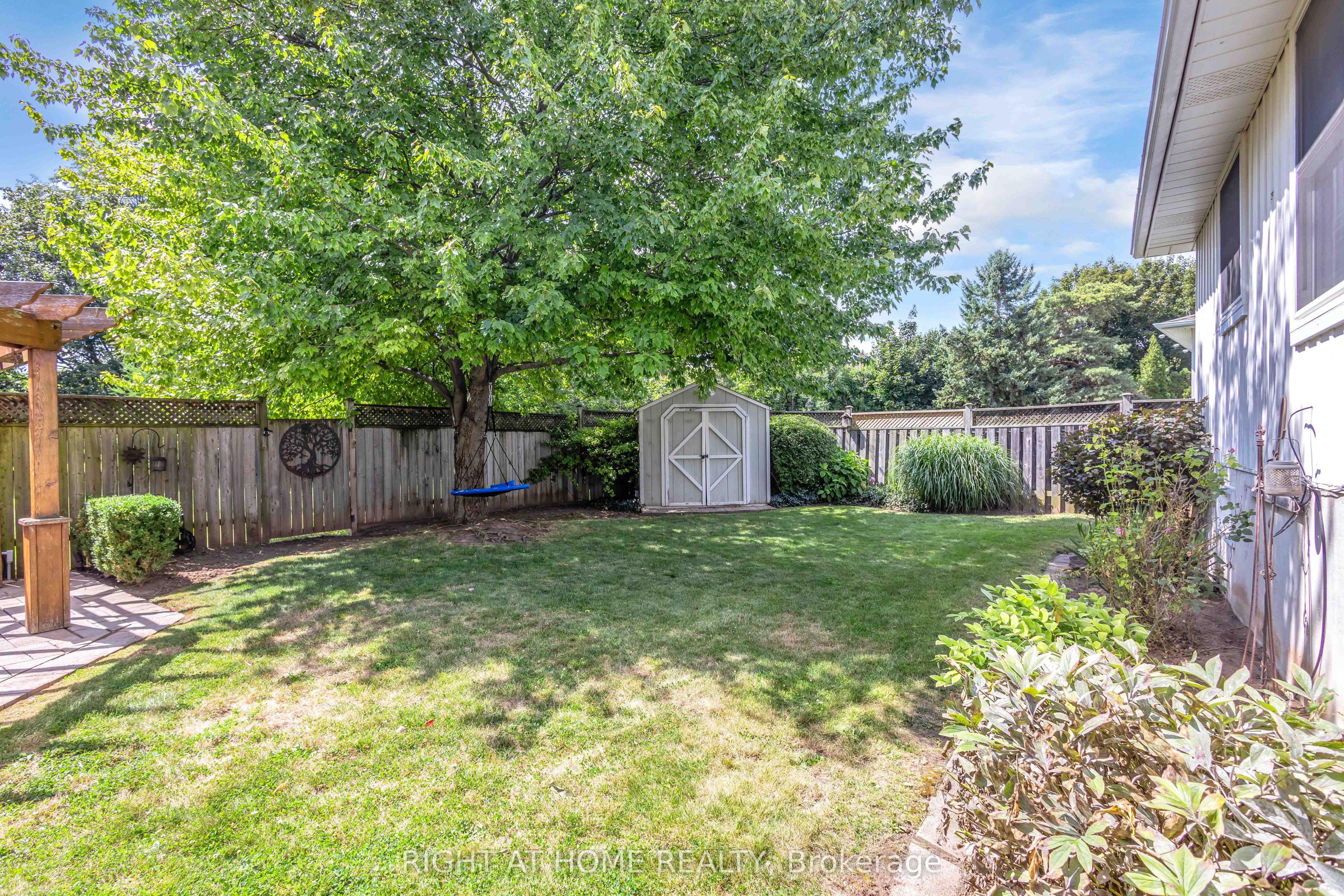 1432 Dewbourne Crescent Property Photo 34