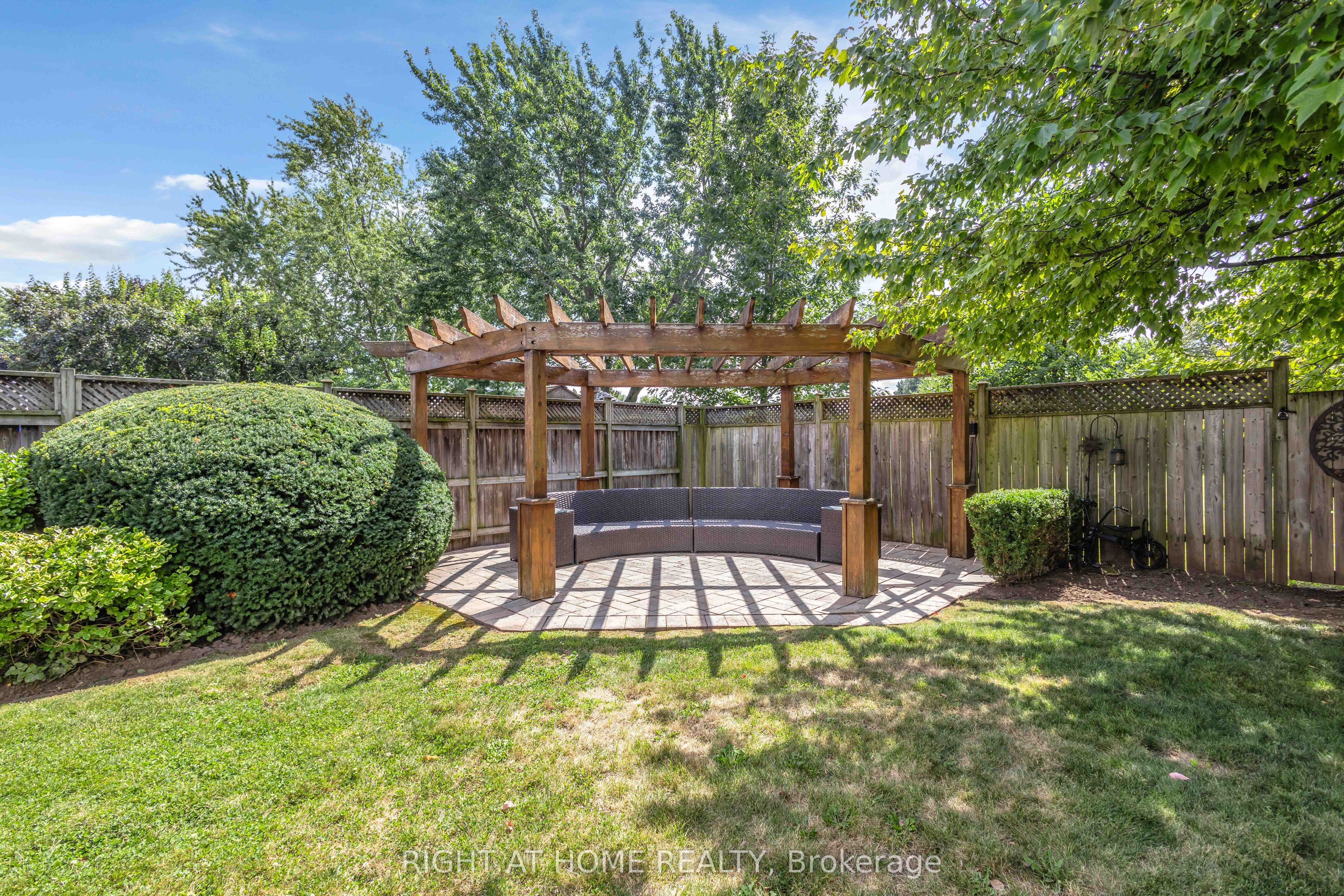 1432 Dewbourne Crescent Property Photo 35
