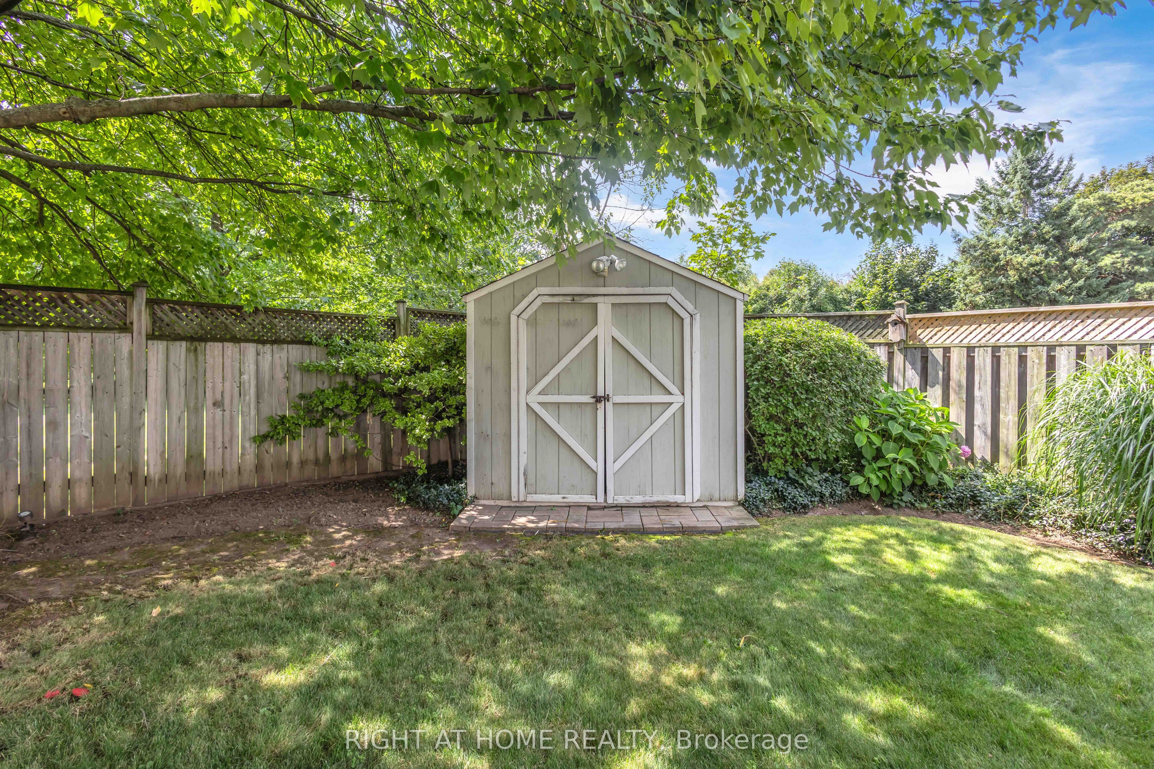 1432 Dewbourne Crescent Property Photo 36