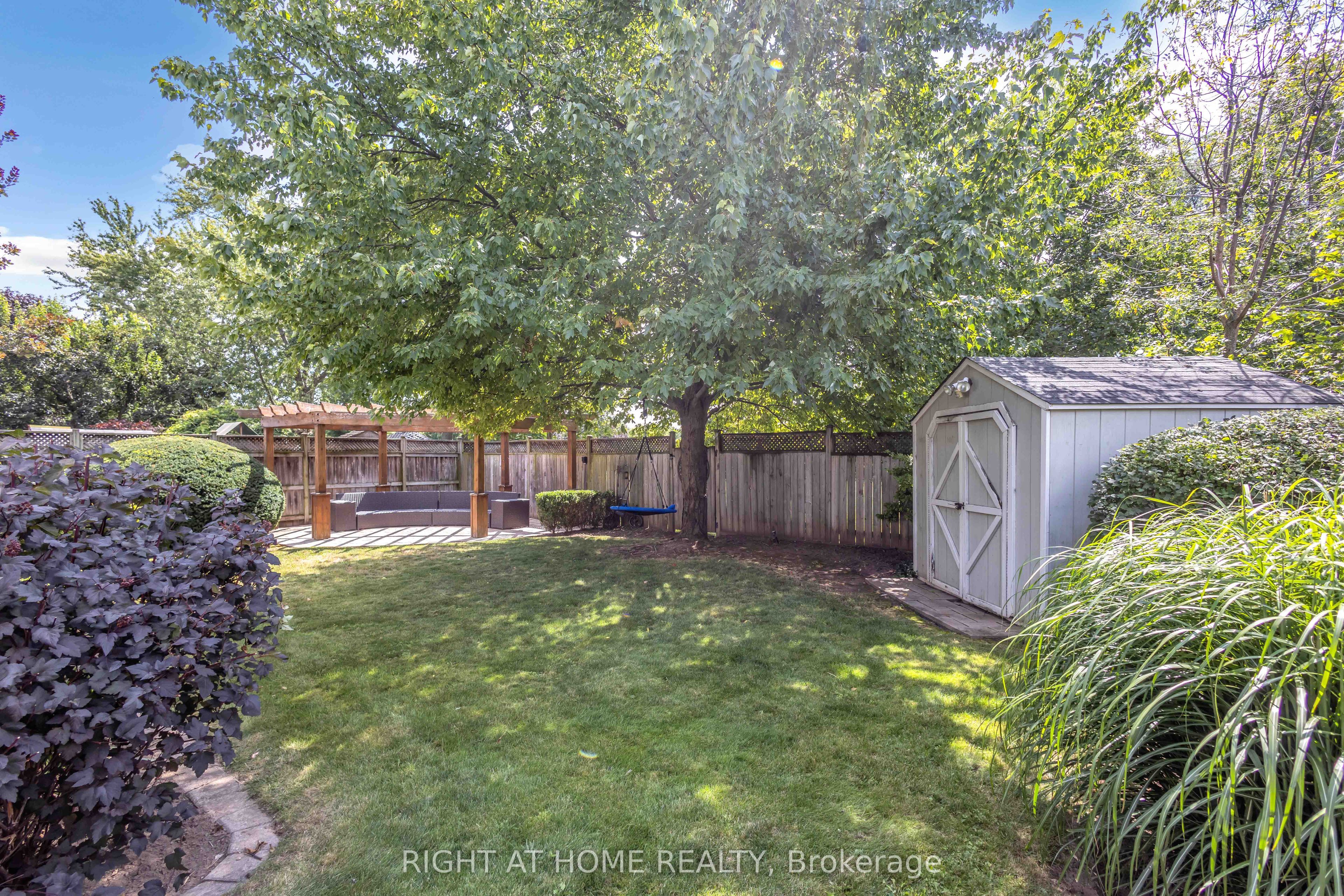 1432 Dewbourne Crescent Property Photo 38