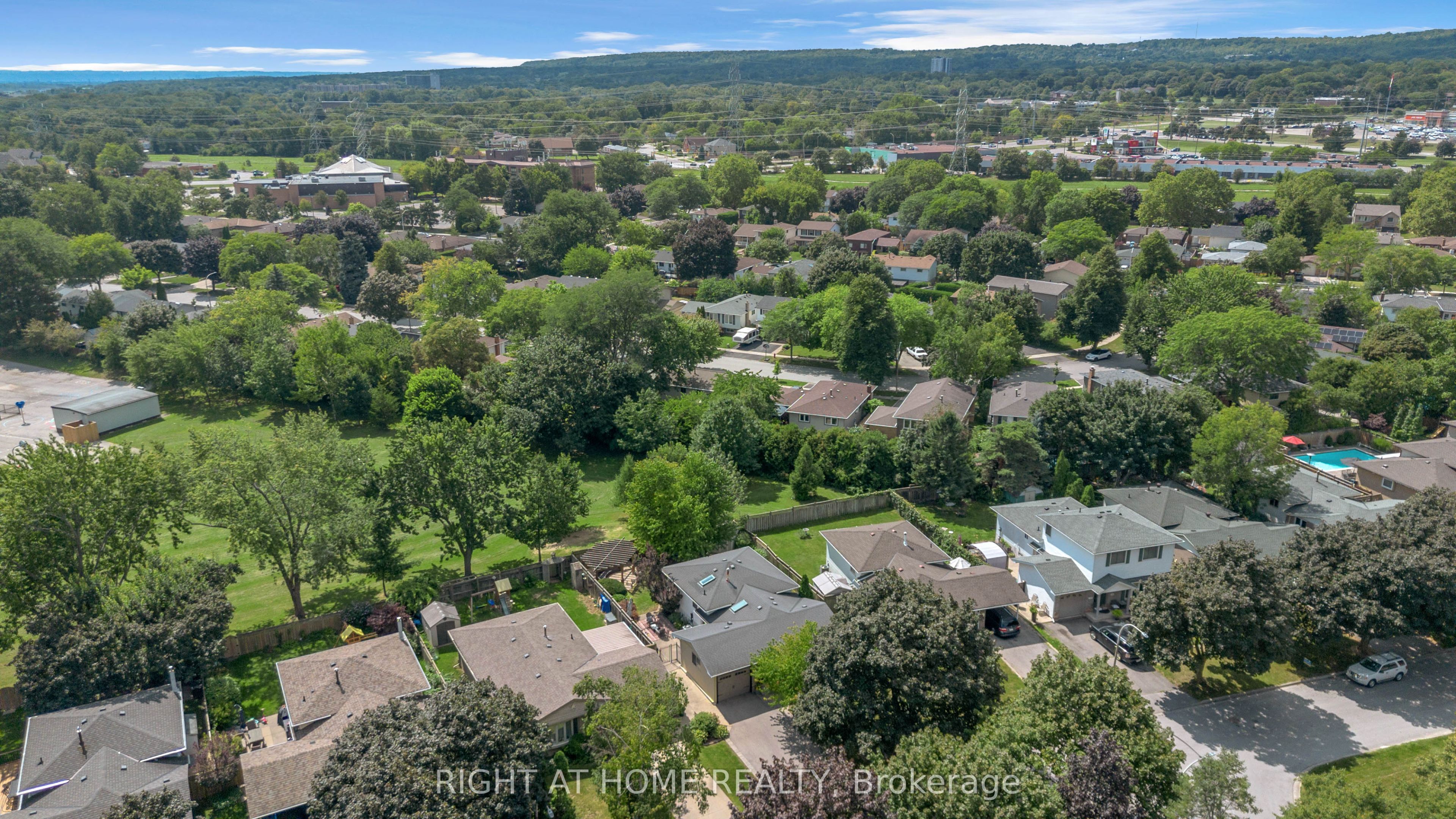 1432 Dewbourne Crescent Property Photo 41