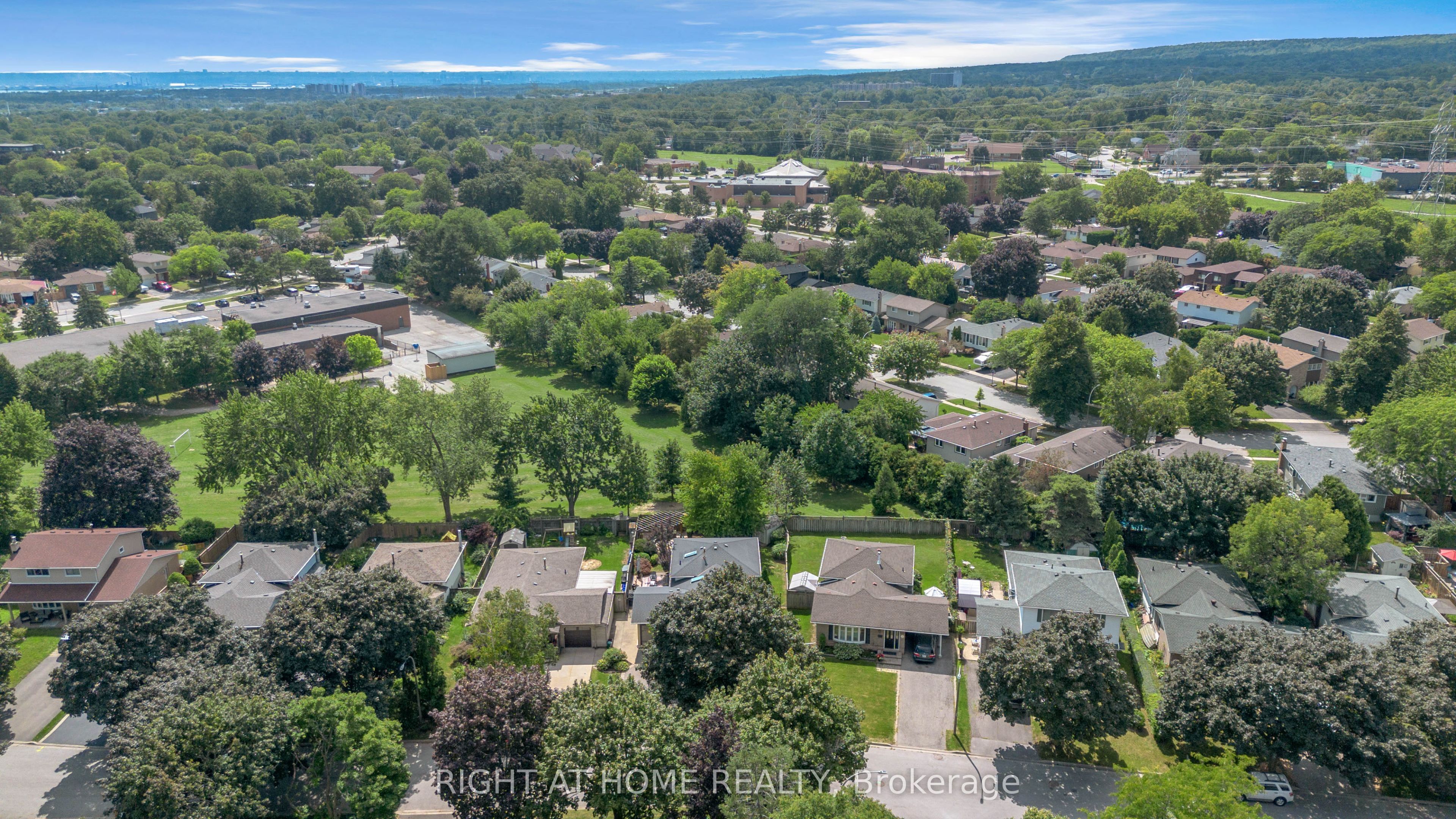 1432 Dewbourne Crescent Property Photo 42