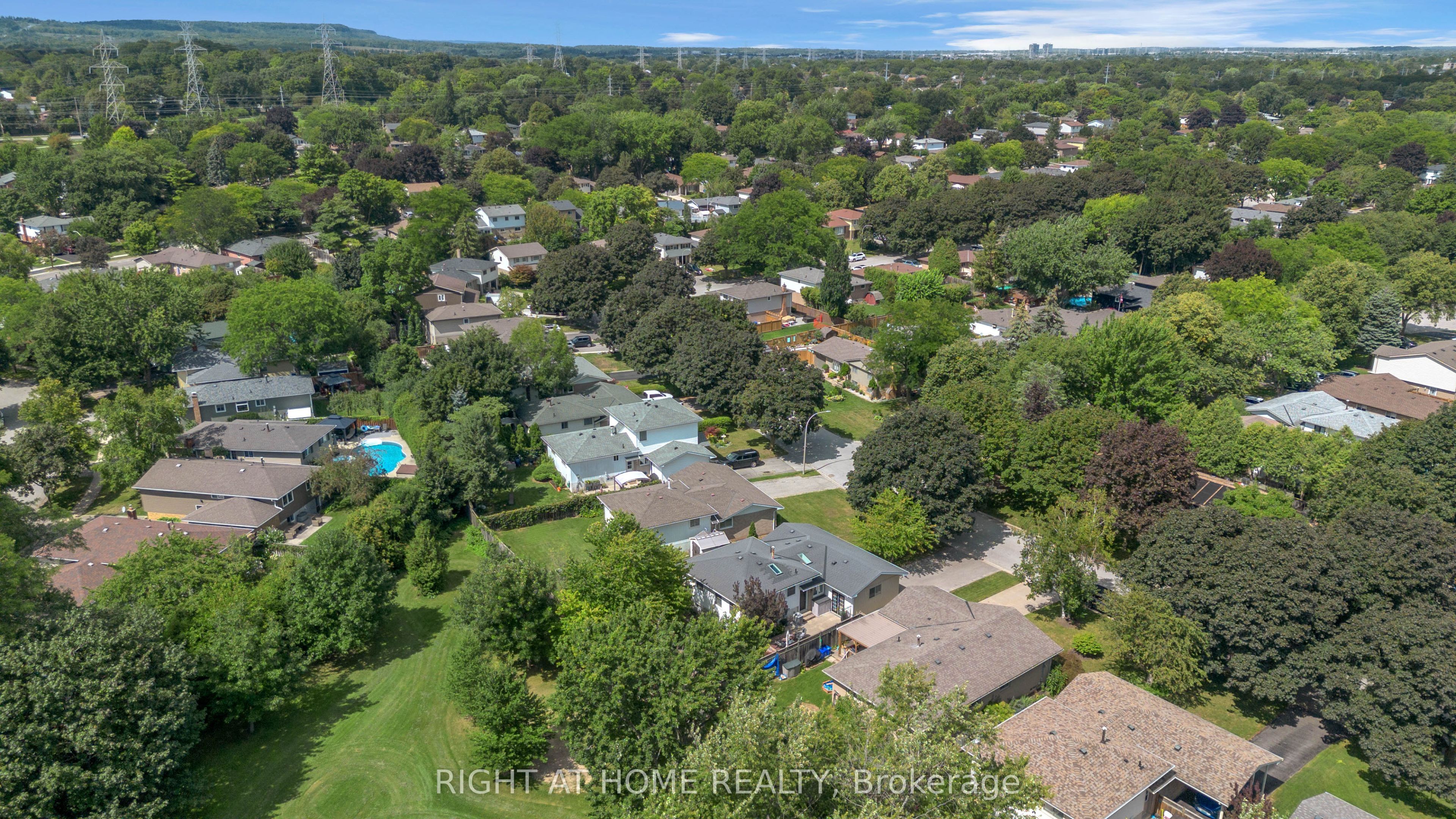 1432 Dewbourne Crescent Property Photo 44