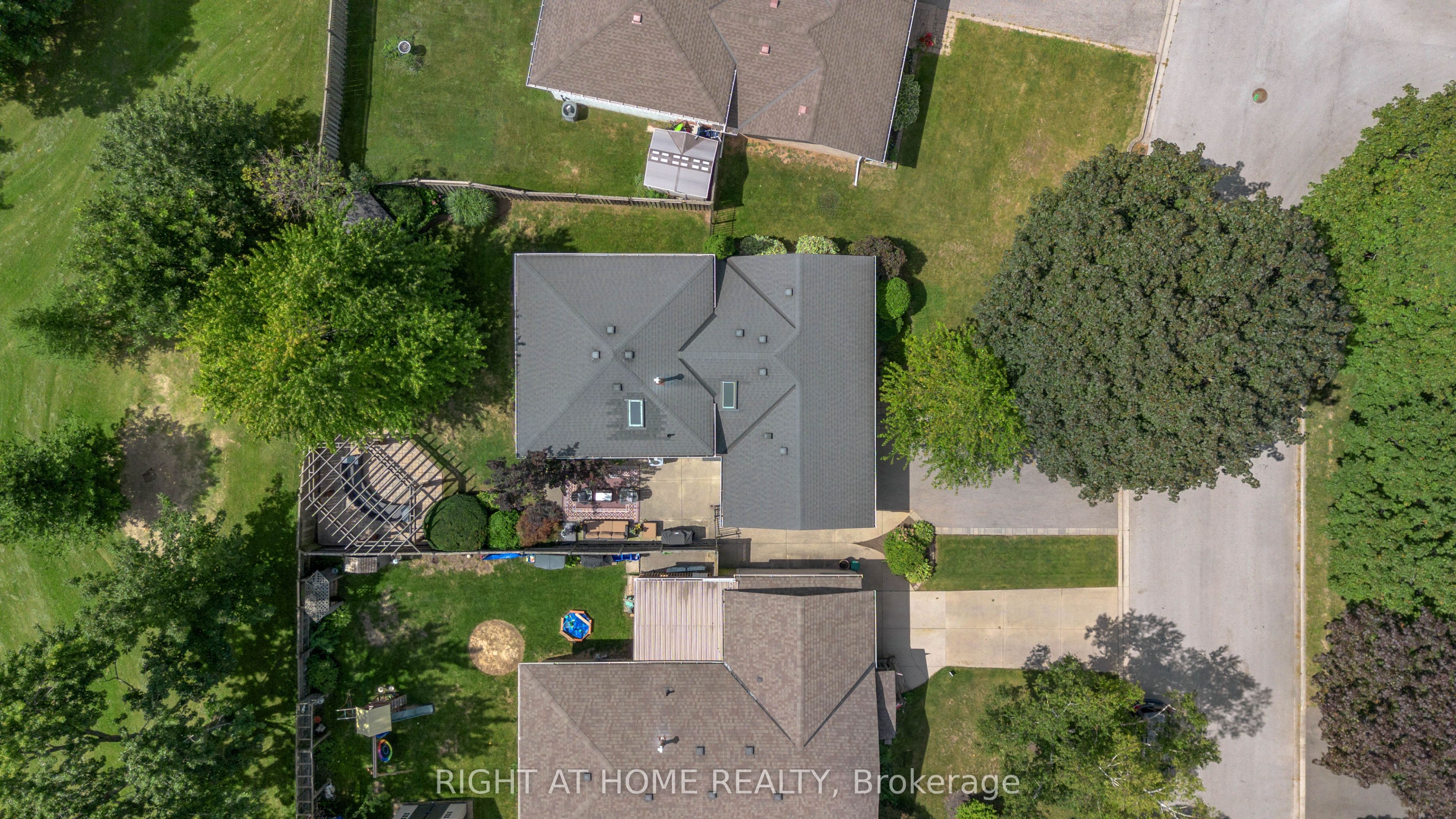 1432 Dewbourne Crescent Property Photo 45