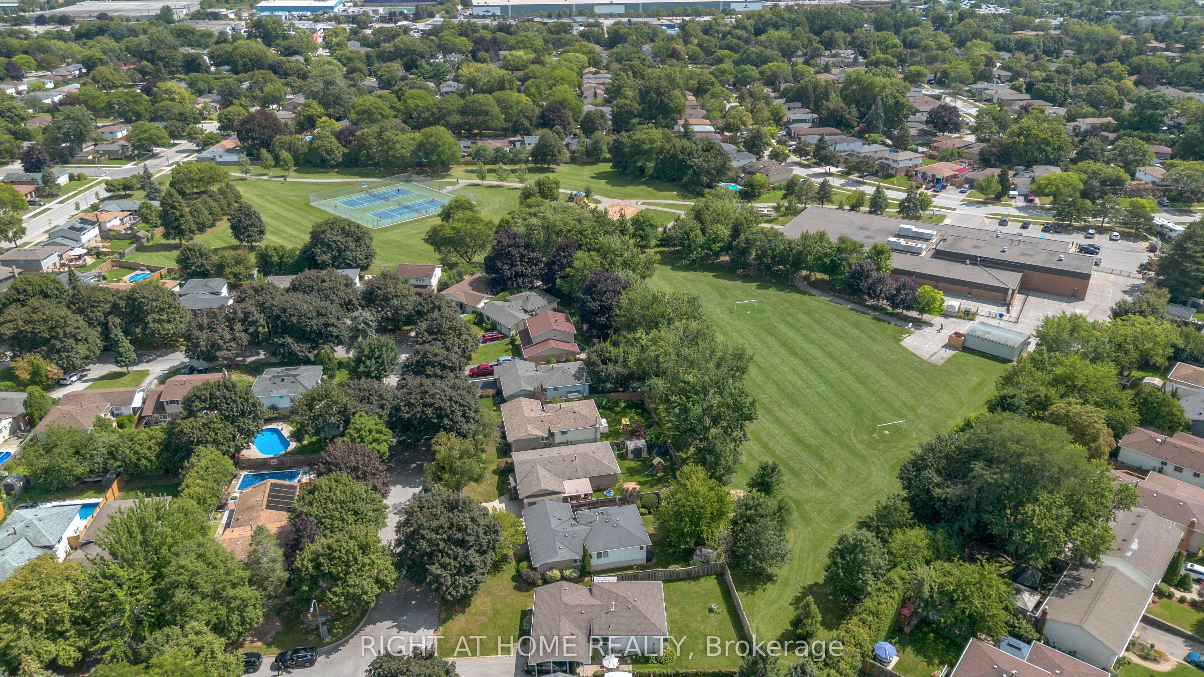 1432 Dewbourne Crescent Property Photo 46
