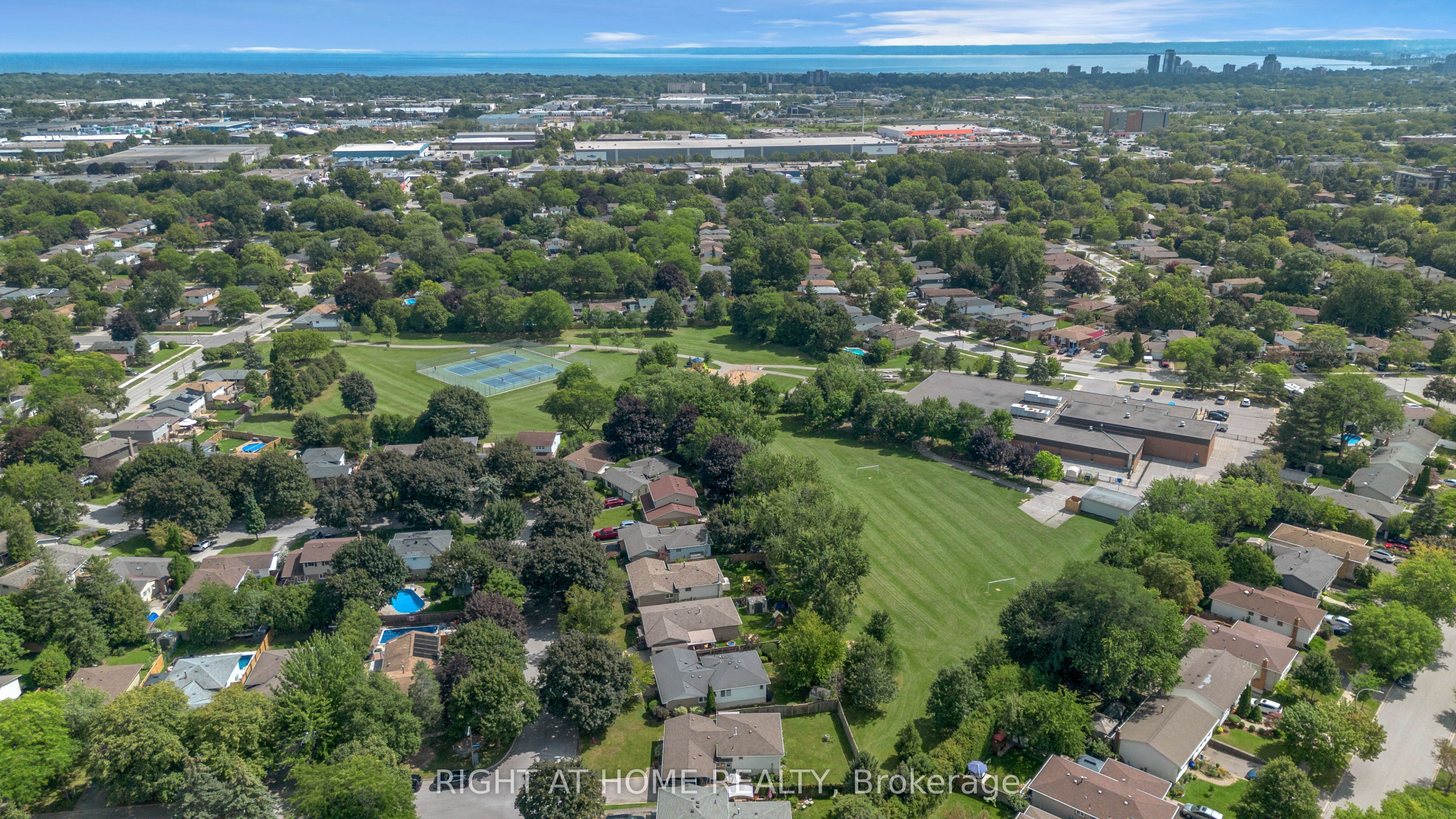 1432 Dewbourne Crescent Property Photo 47