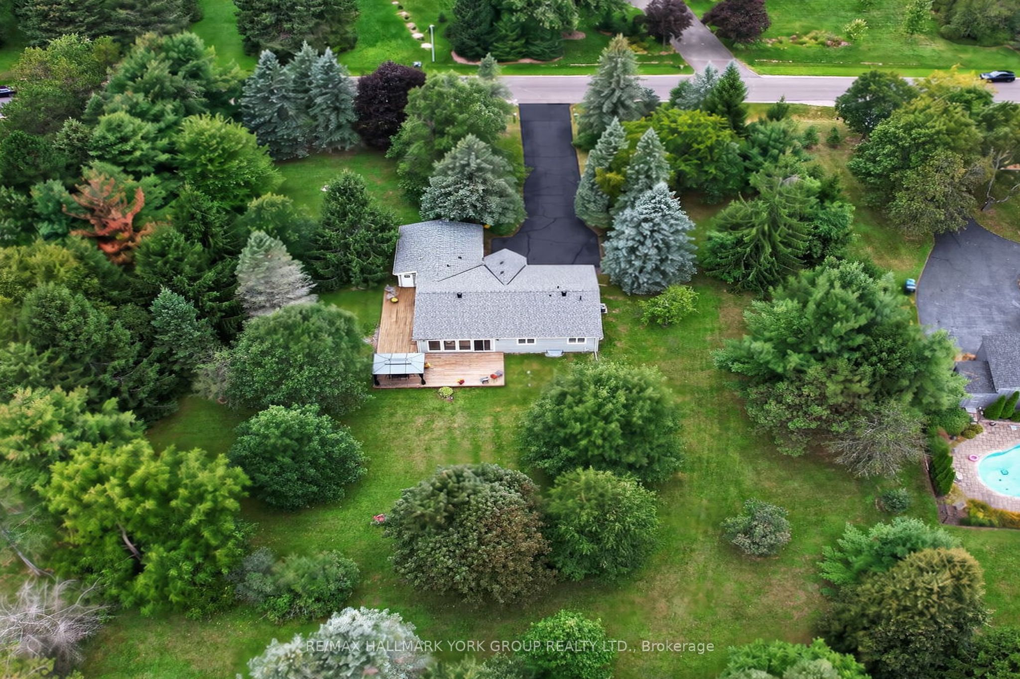 21 Birchview Drive Property Photo 2