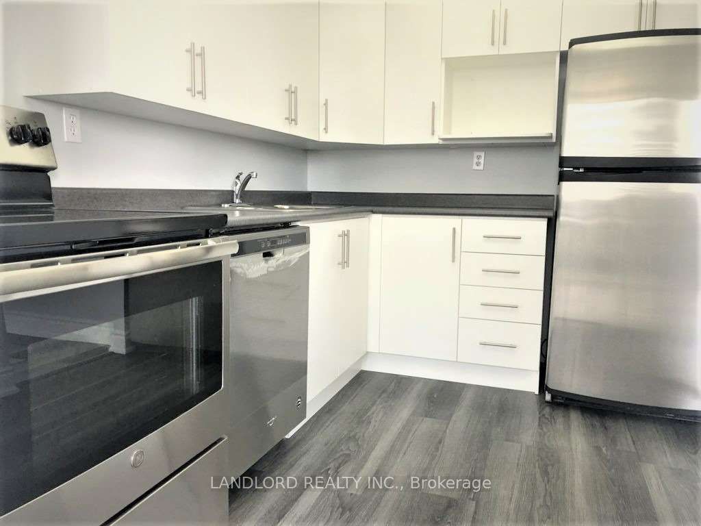 3590 Kaneff Crescent 405 Property Photo 9