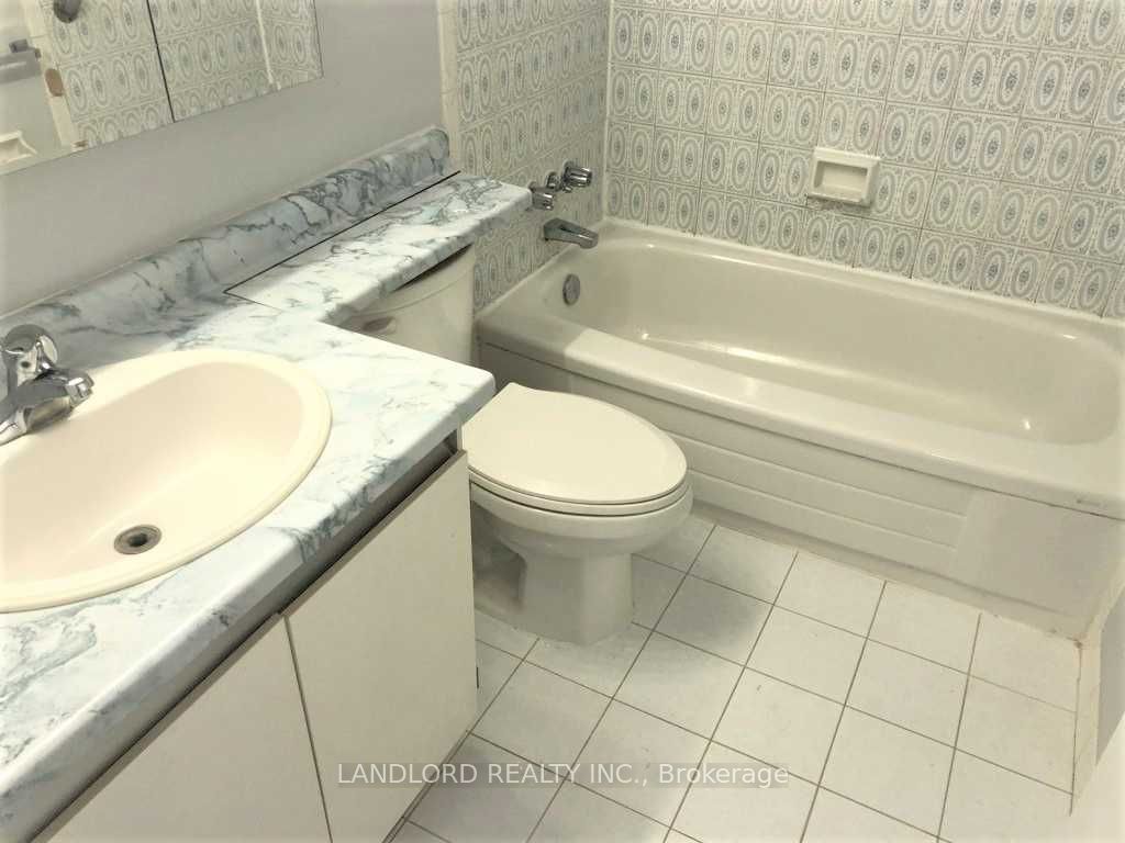3590 Kaneff Crescent 405 Property Photo 21