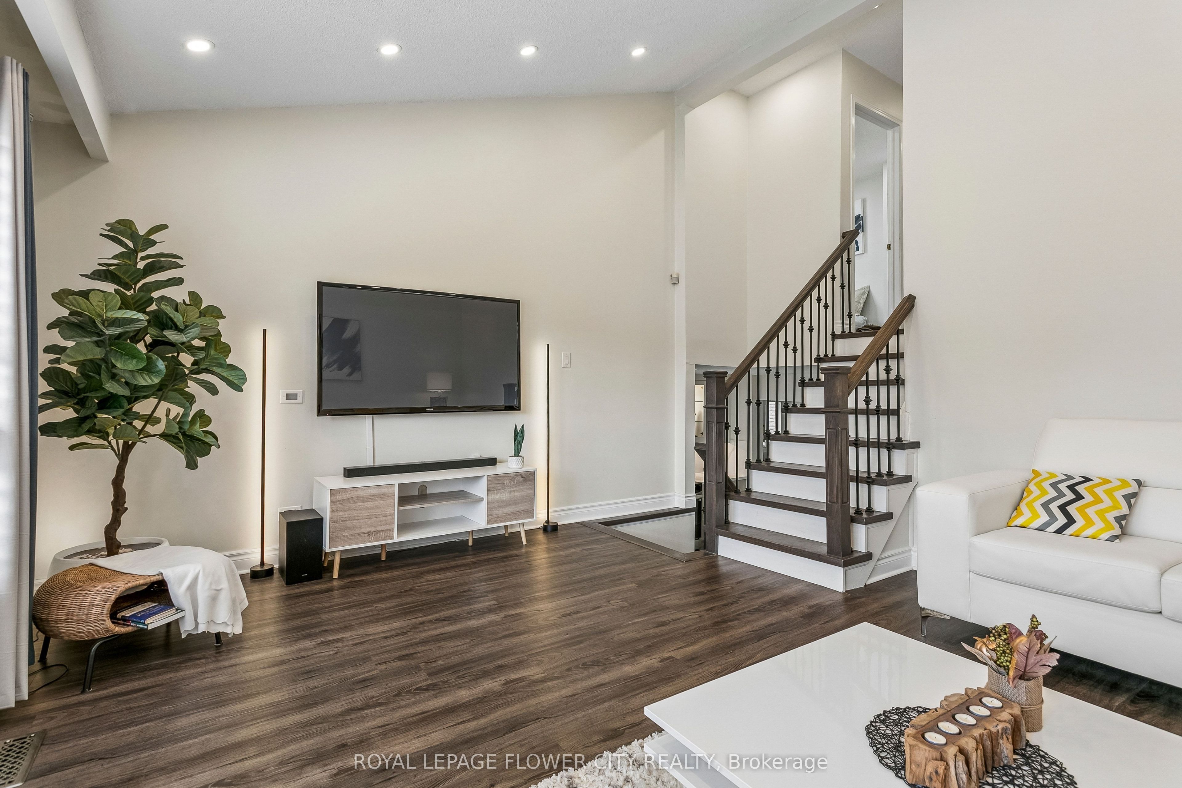 35 Camberley Crescent Property Photo 12