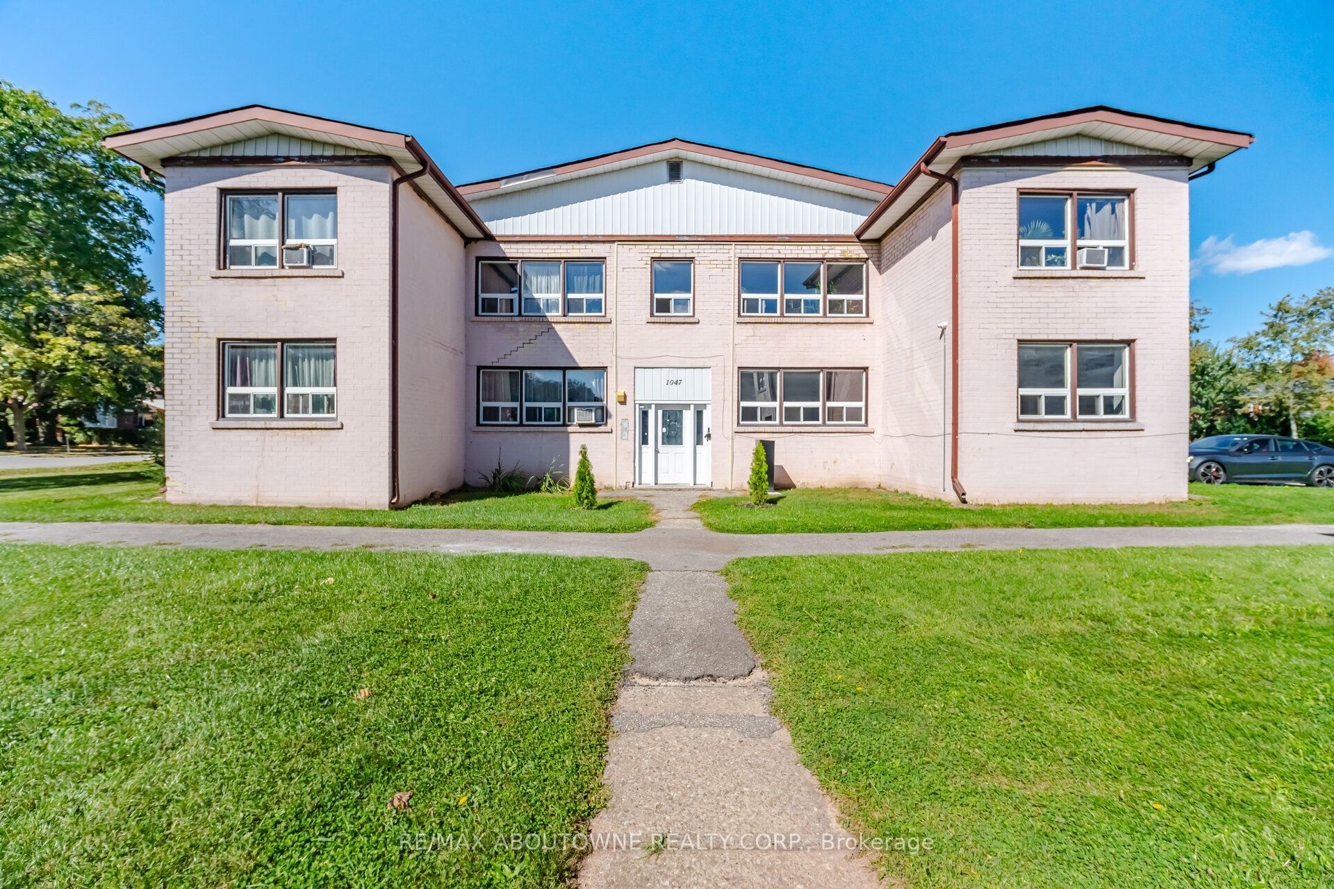 1047 Churchill Avenue E 1 Property Photo 1