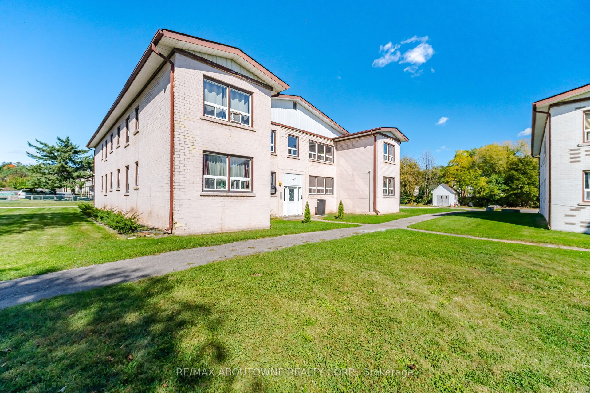 1047 Churchill Avenue E 1 Property Photo 2