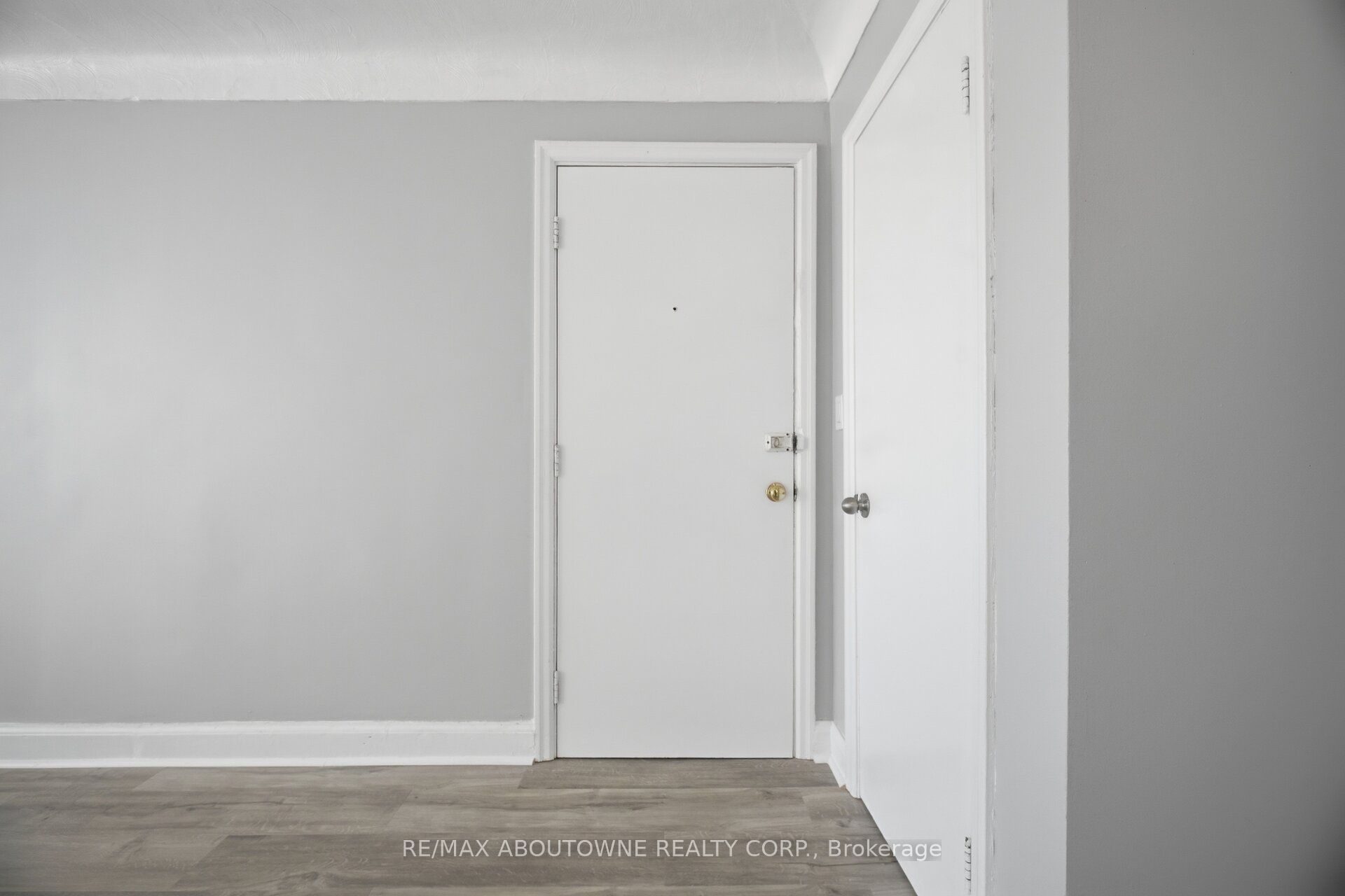 1047 Churchill Avenue E 1 Property Photo 5
