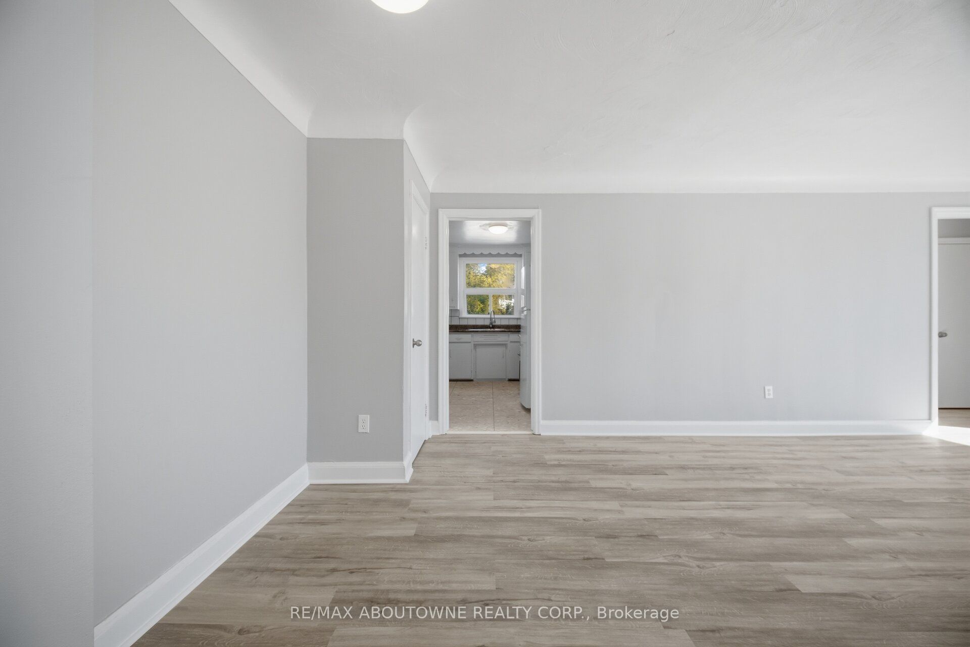 1047 Churchill Avenue E 1 Property Photo 6