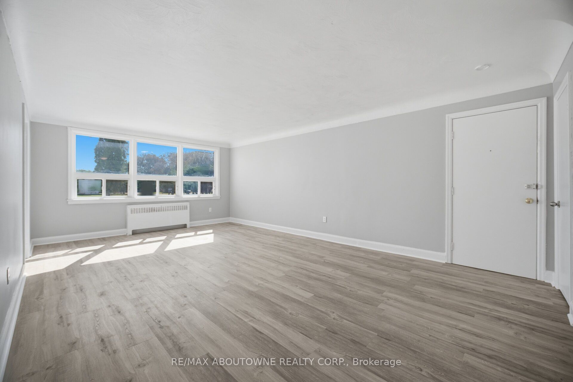 1047 Churchill Avenue E 1 Property Photo 7