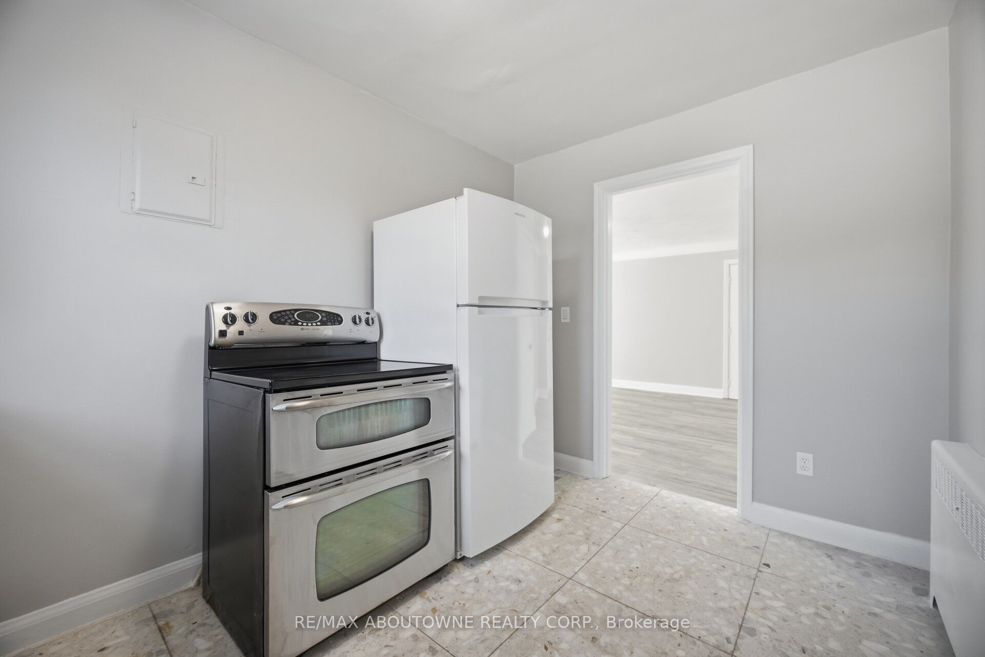 1047 Churchill Avenue E 1 Property Photo 11
