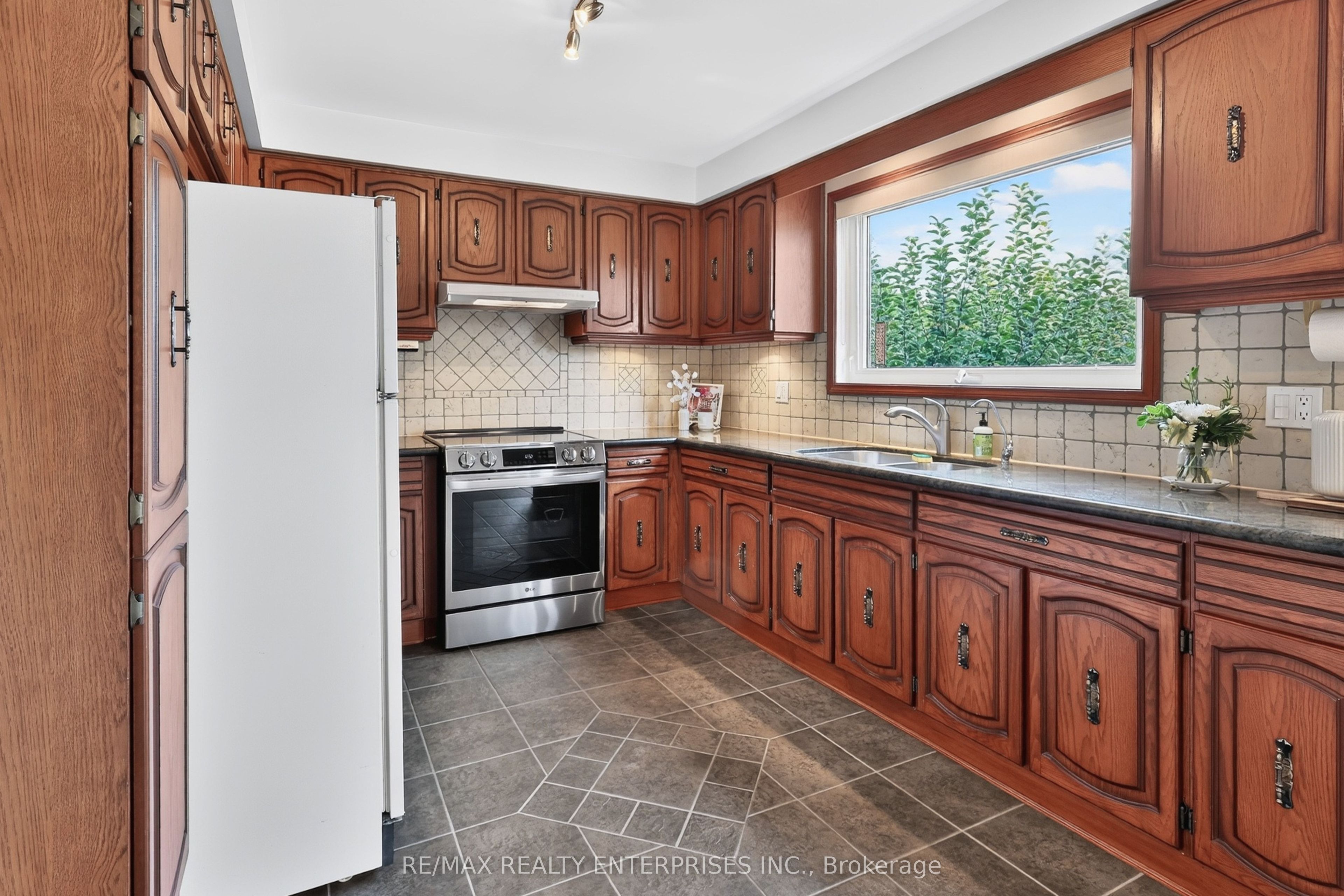 4151 Rockwood Road Property Photo 12