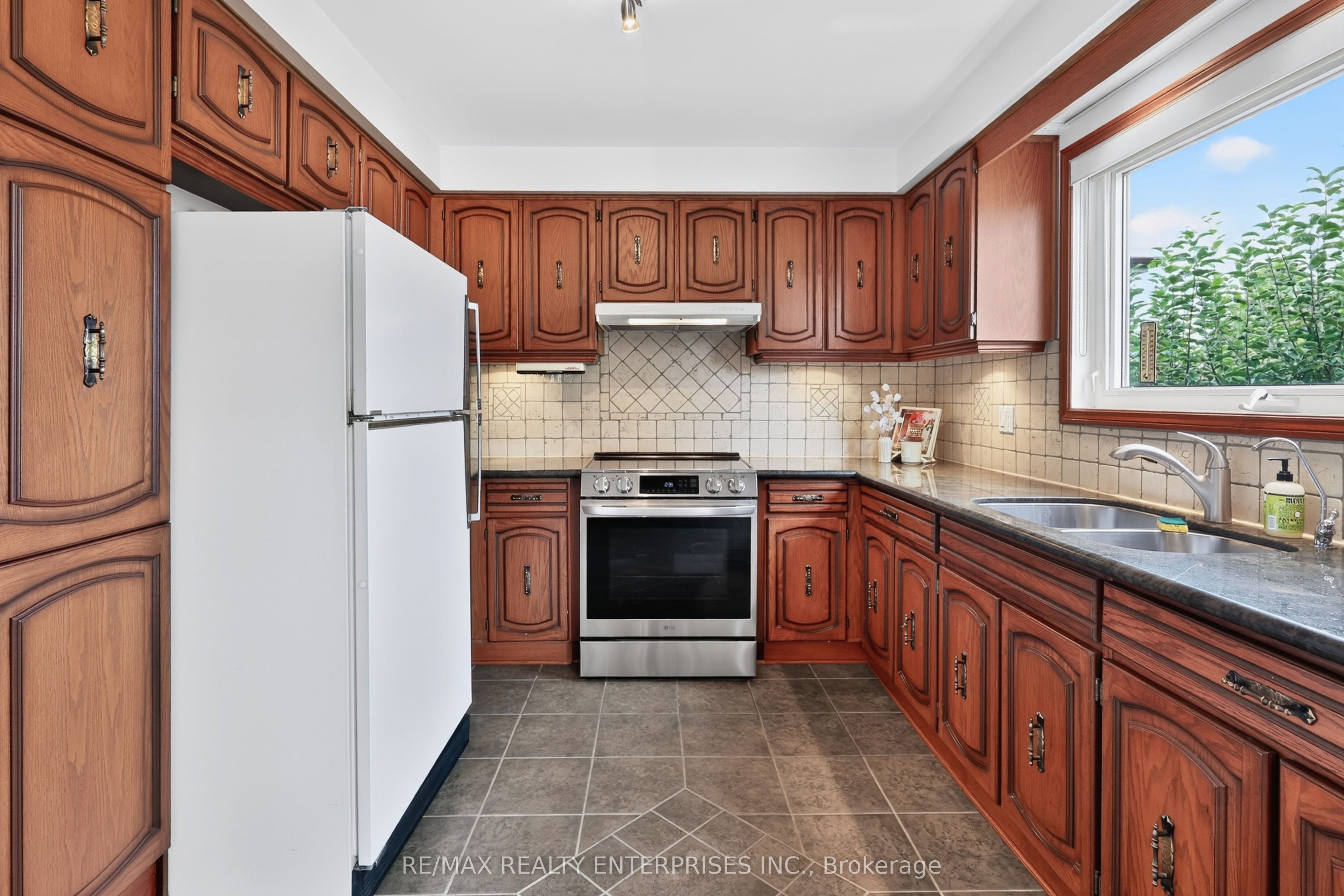 4151 Rockwood Road Property Photo 13