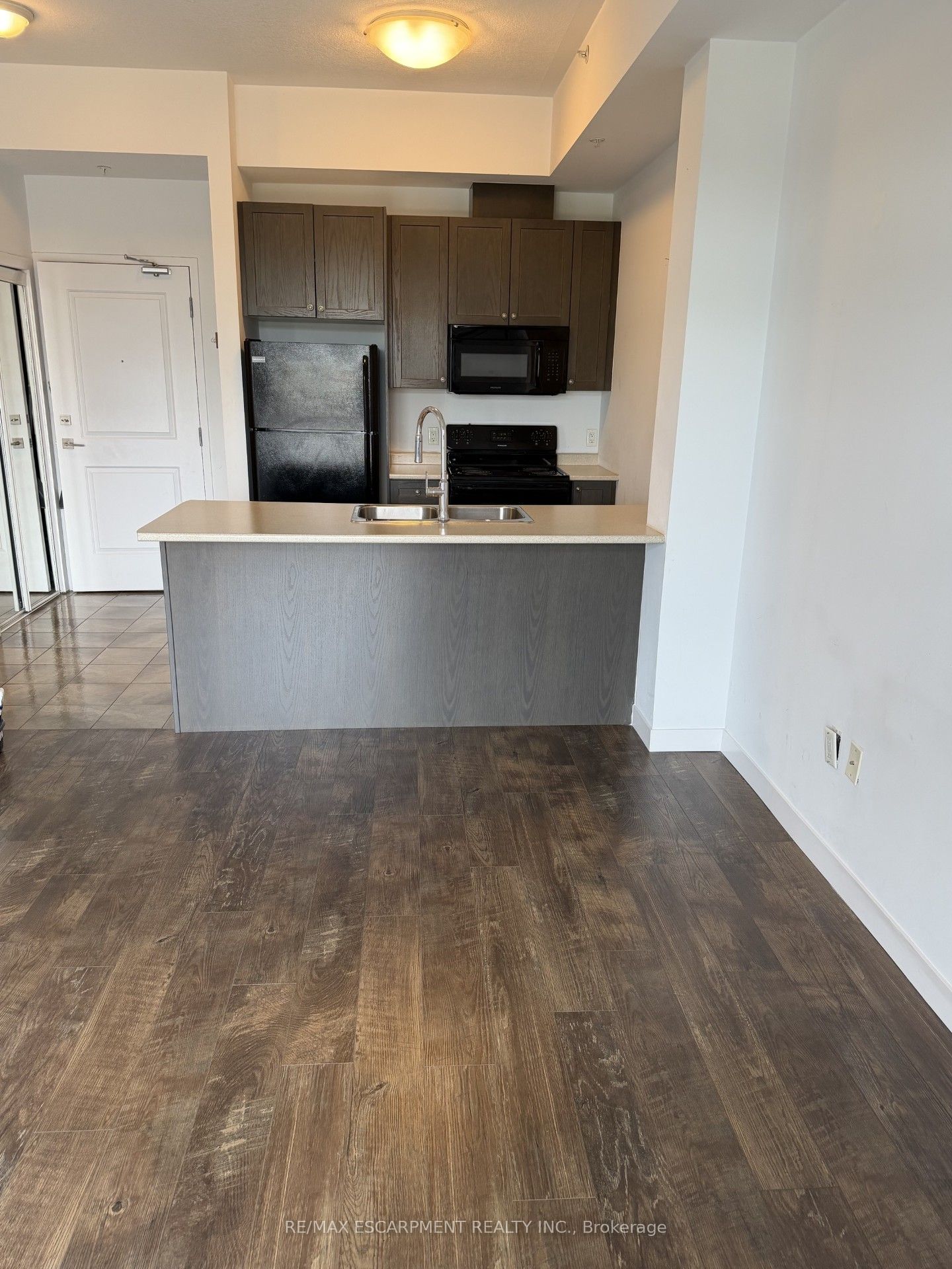 5010 Corporate Drive 408 Property Photo 8