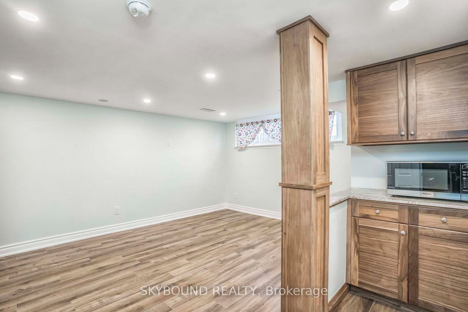 3614 Holden (unit 1) Crescent Property Photo 6