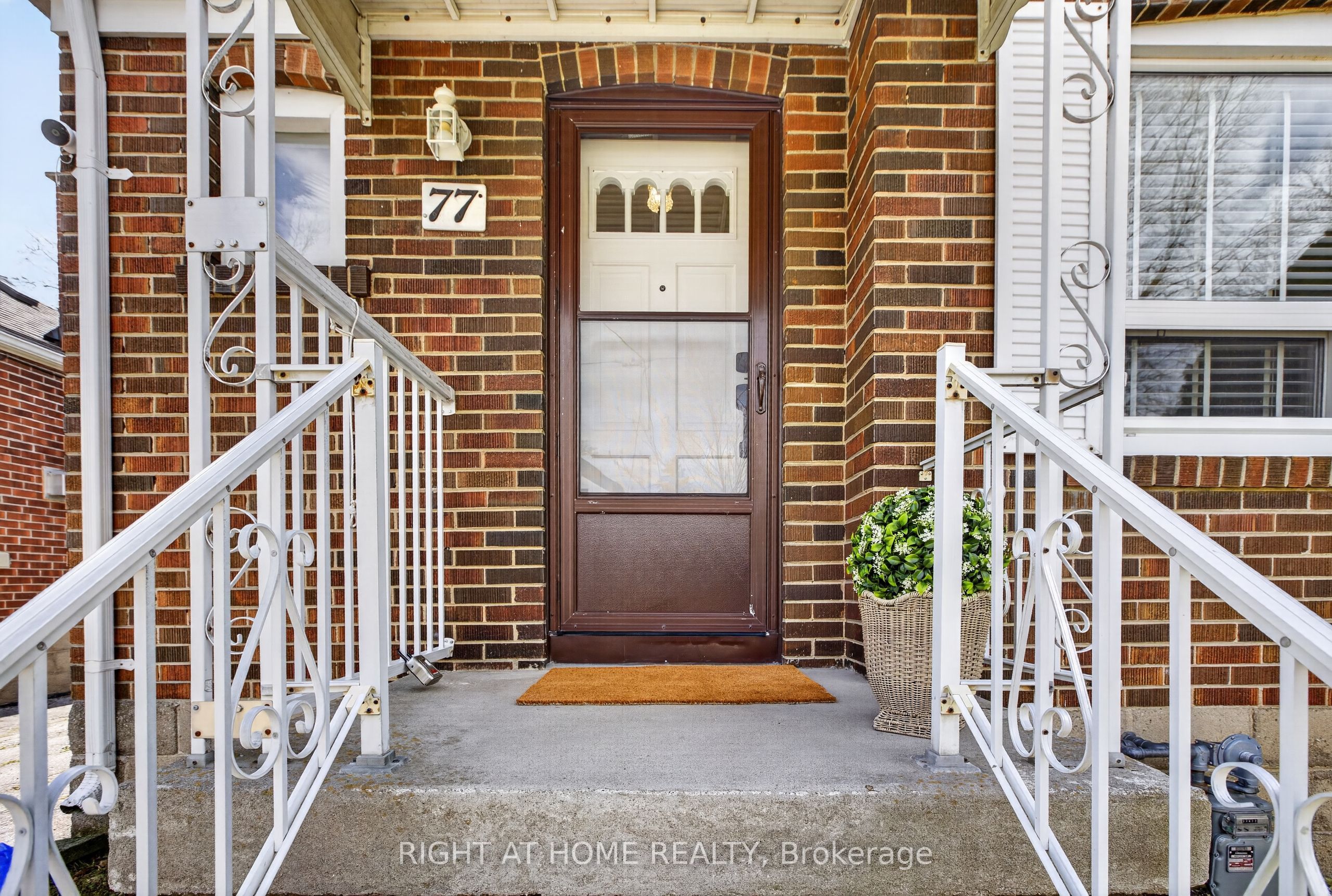 77 Elma Street Property Photo 3