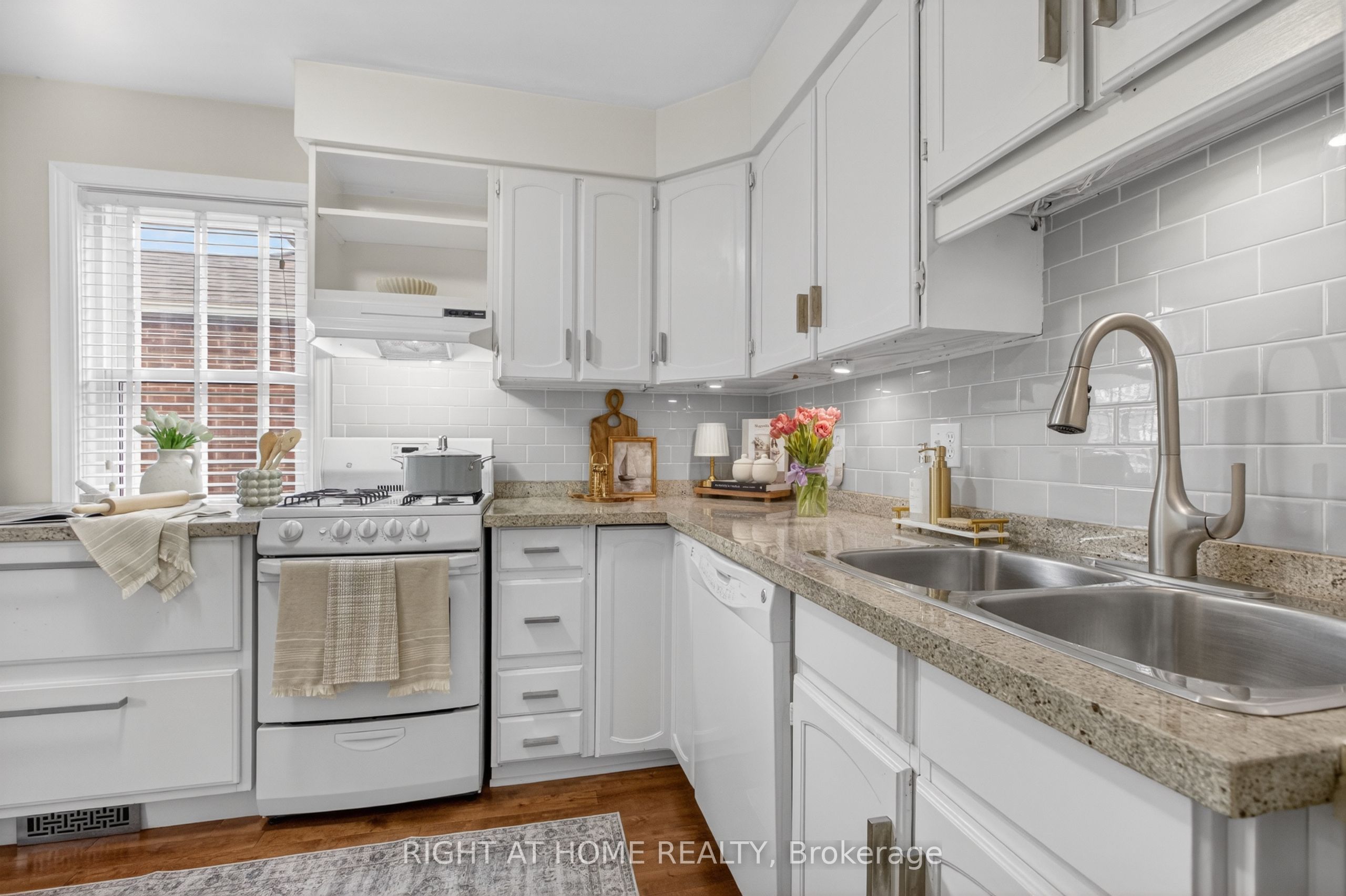 77 Elma Street Property Photo 8