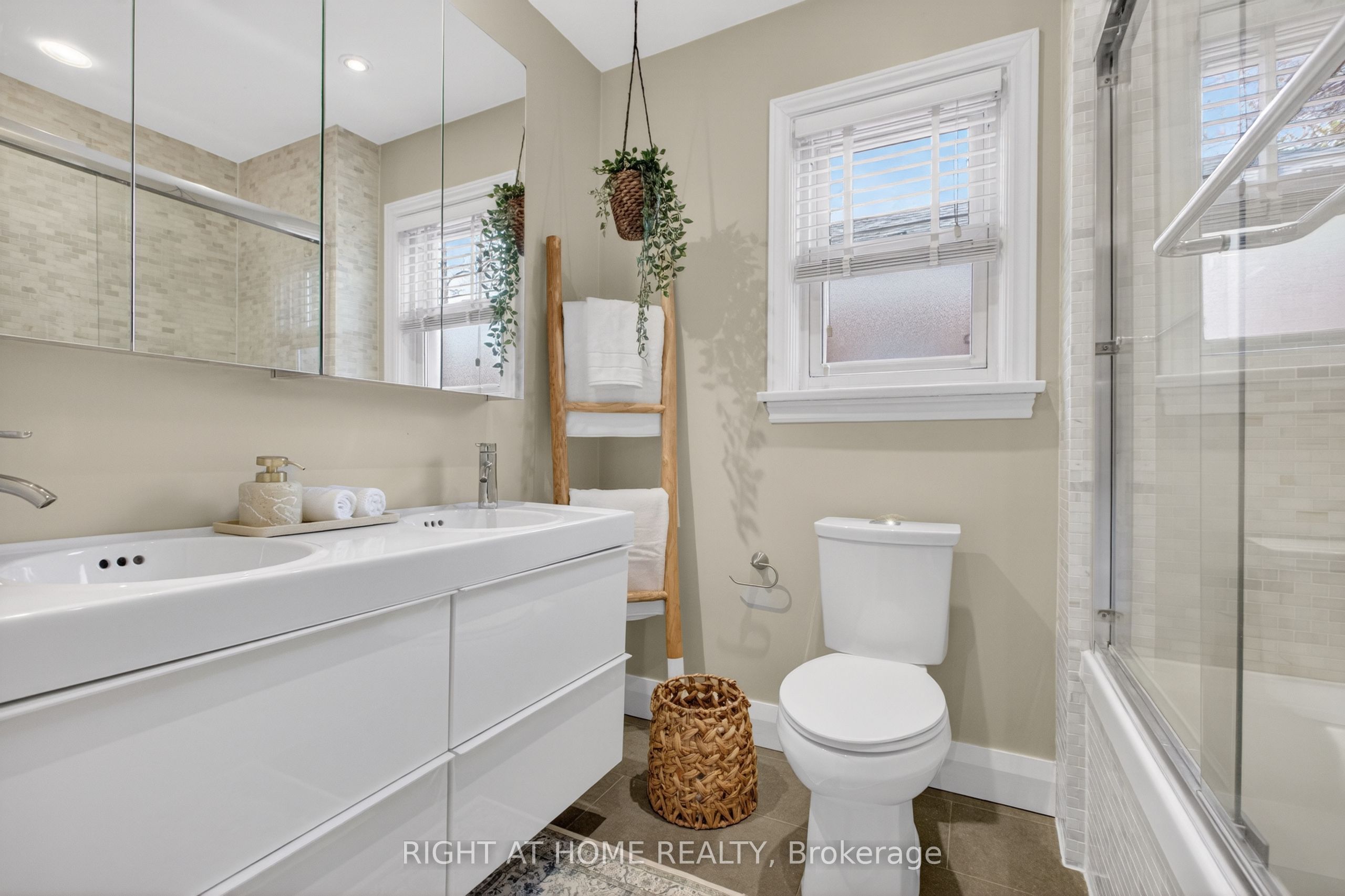 77 Elma Street Property Photo 15