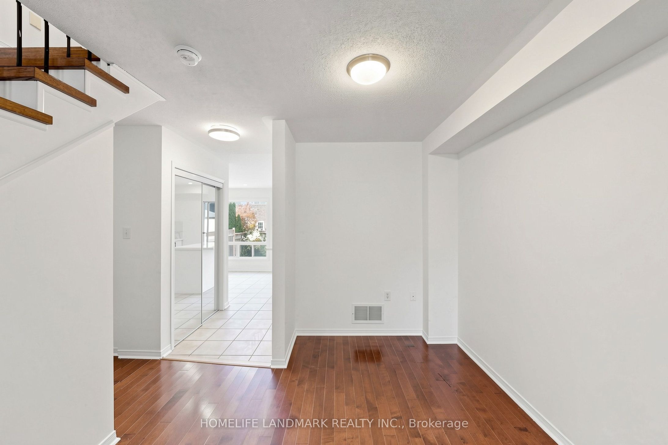 552 Thelma Street Property Photo 8
