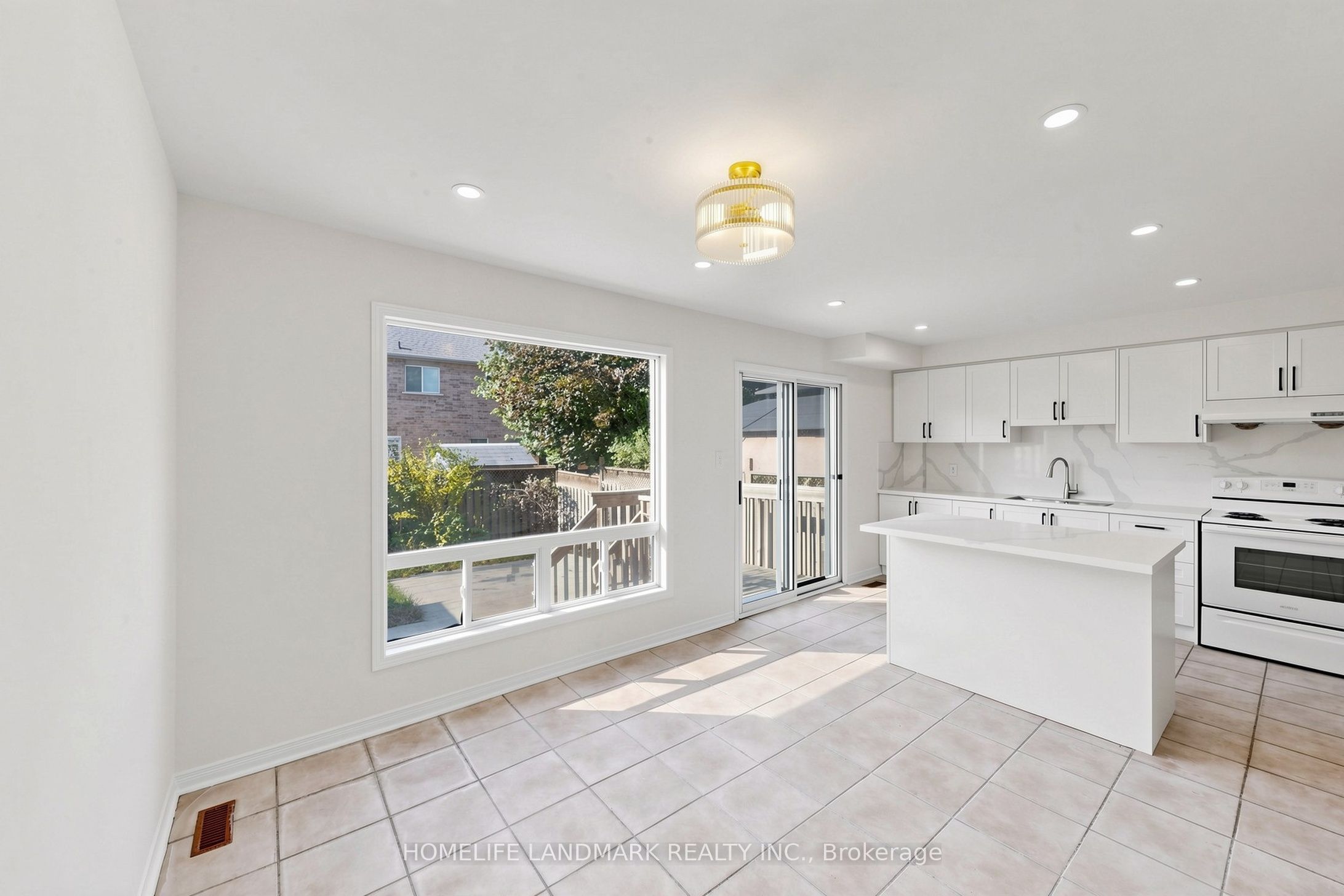 552 Thelma Street Property Photo 9