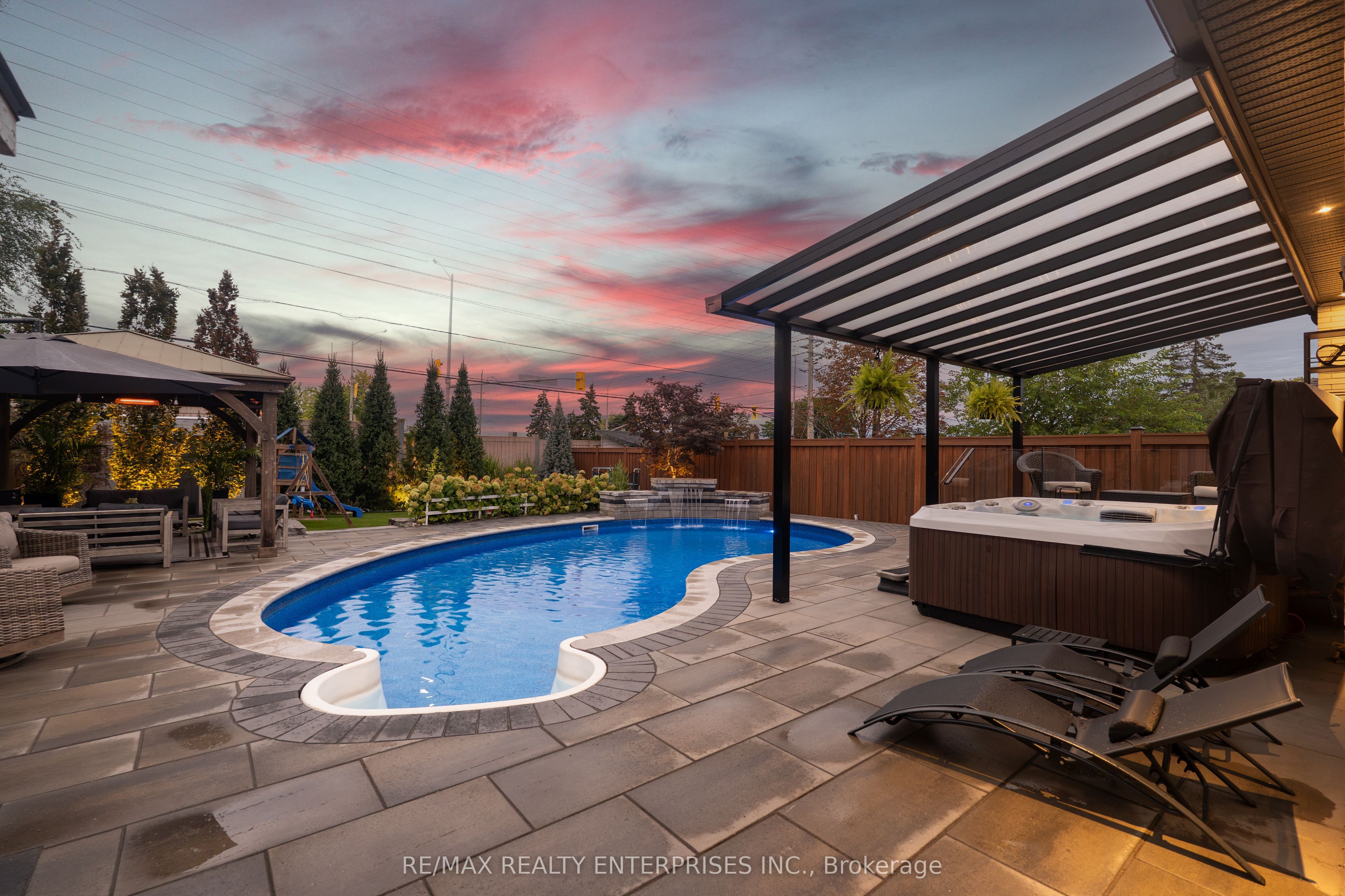 2223 Belfast Crescent Property Photo 2