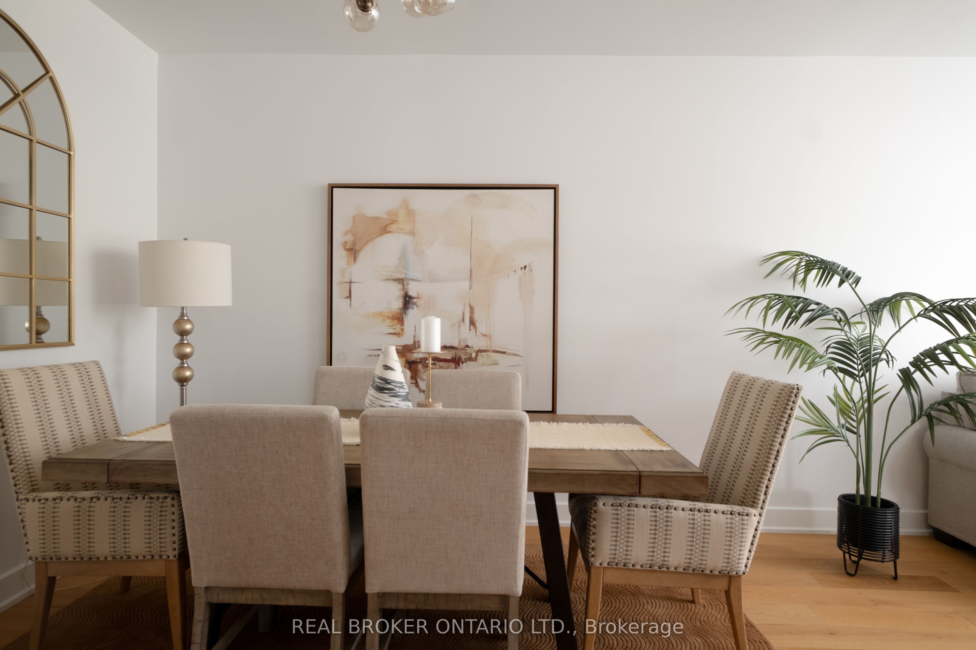 1633 Coram Crescent Property Photo 11
