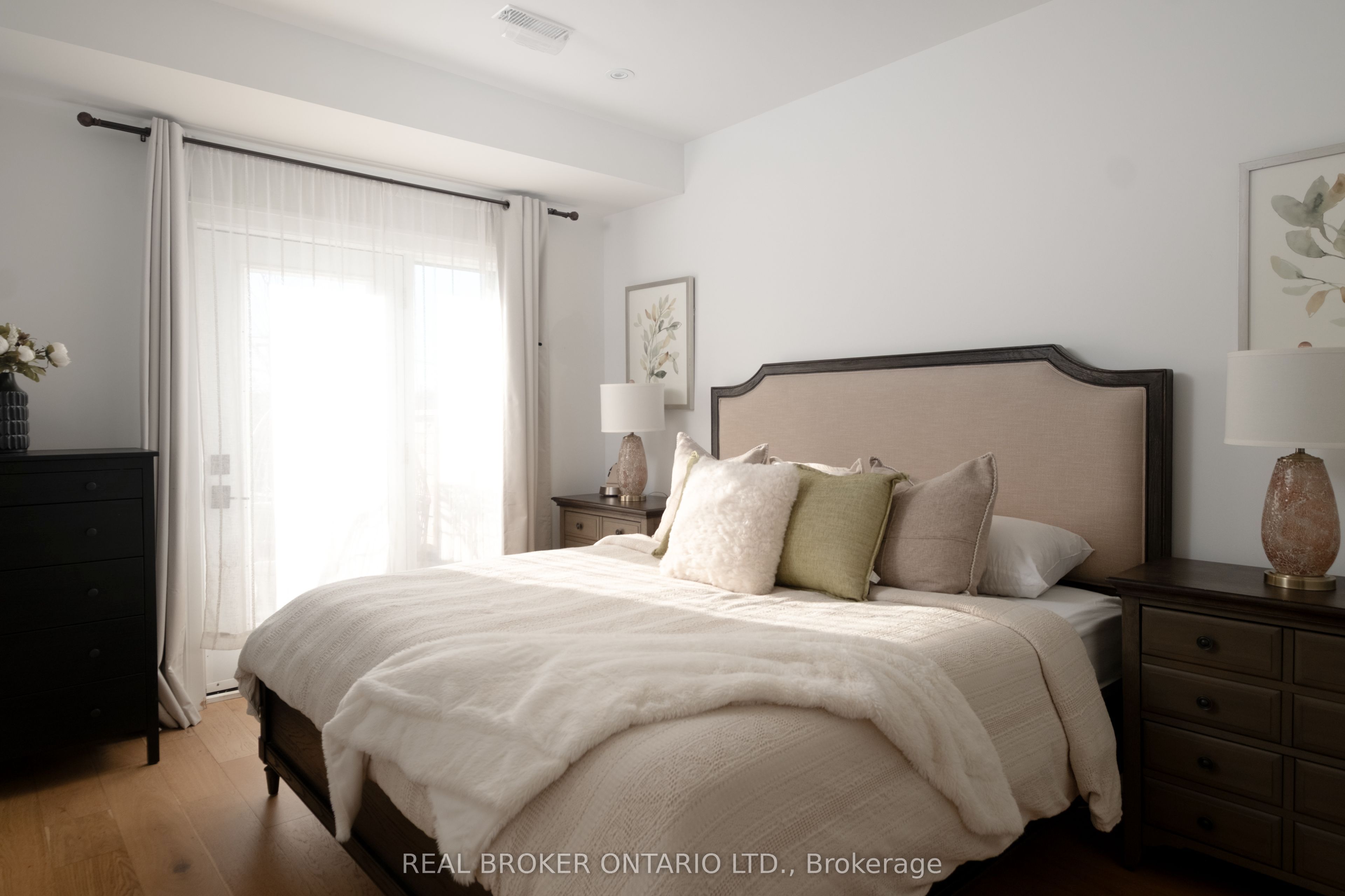 1633 Coram Crescent Property Photo 19