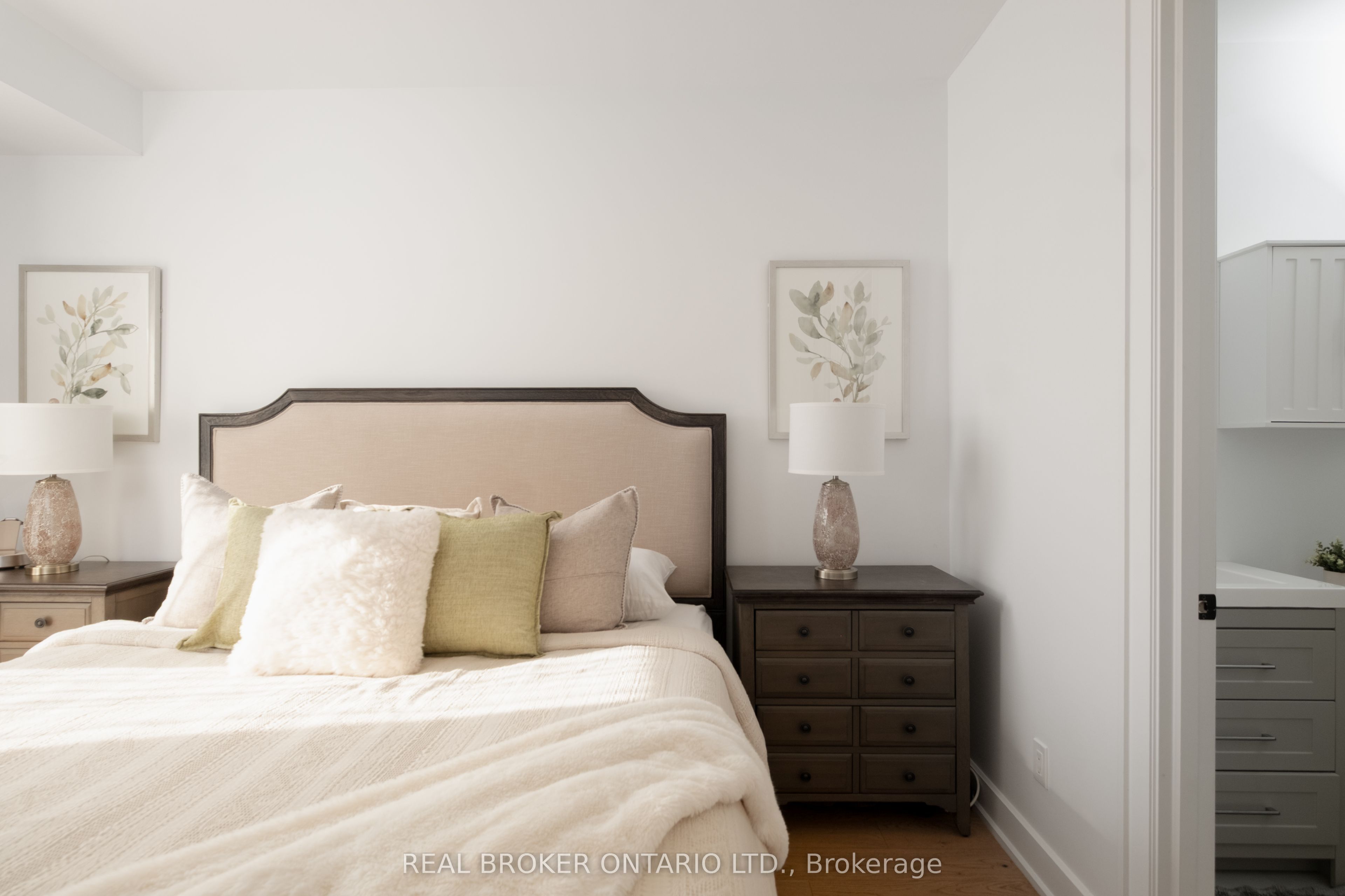 1633 Coram Crescent Property Photo 20