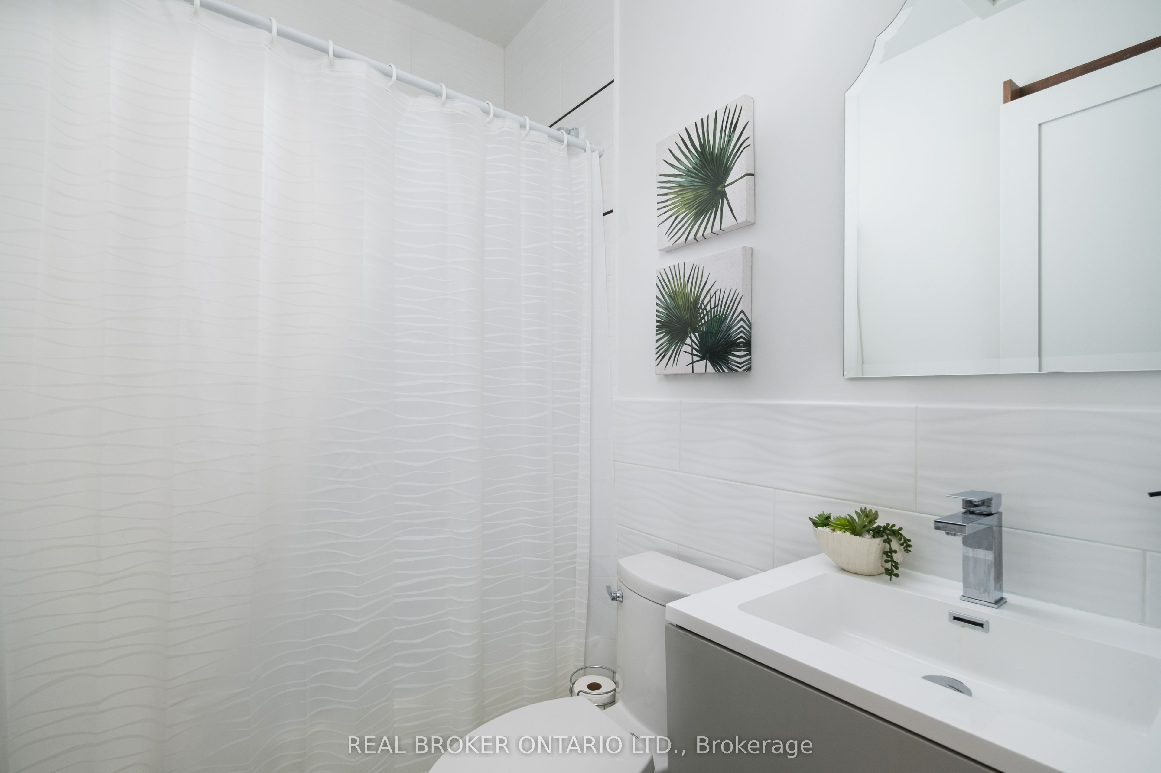 1633 Coram Crescent Property Photo 27