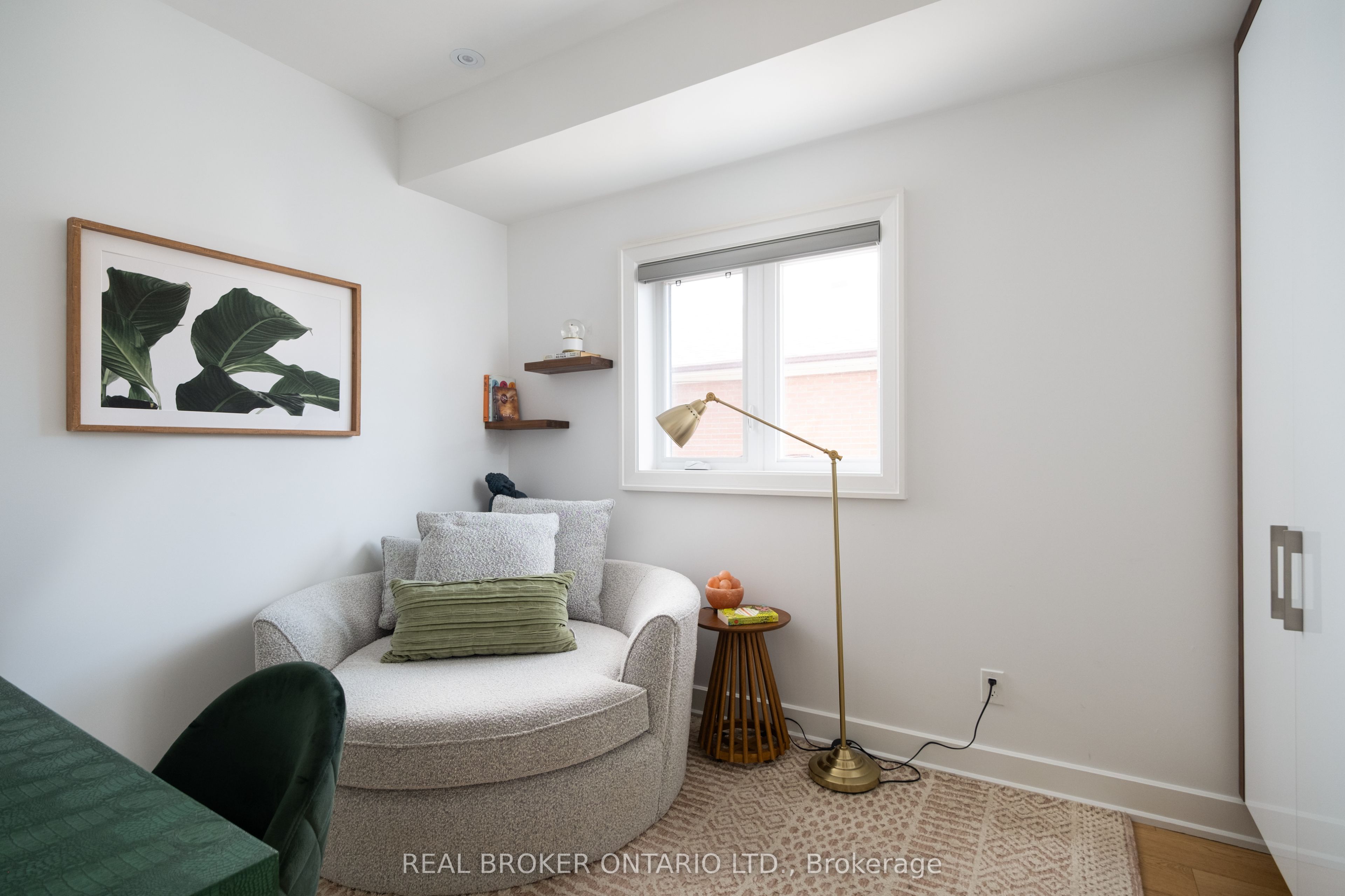 1633 Coram Crescent Property Photo 28