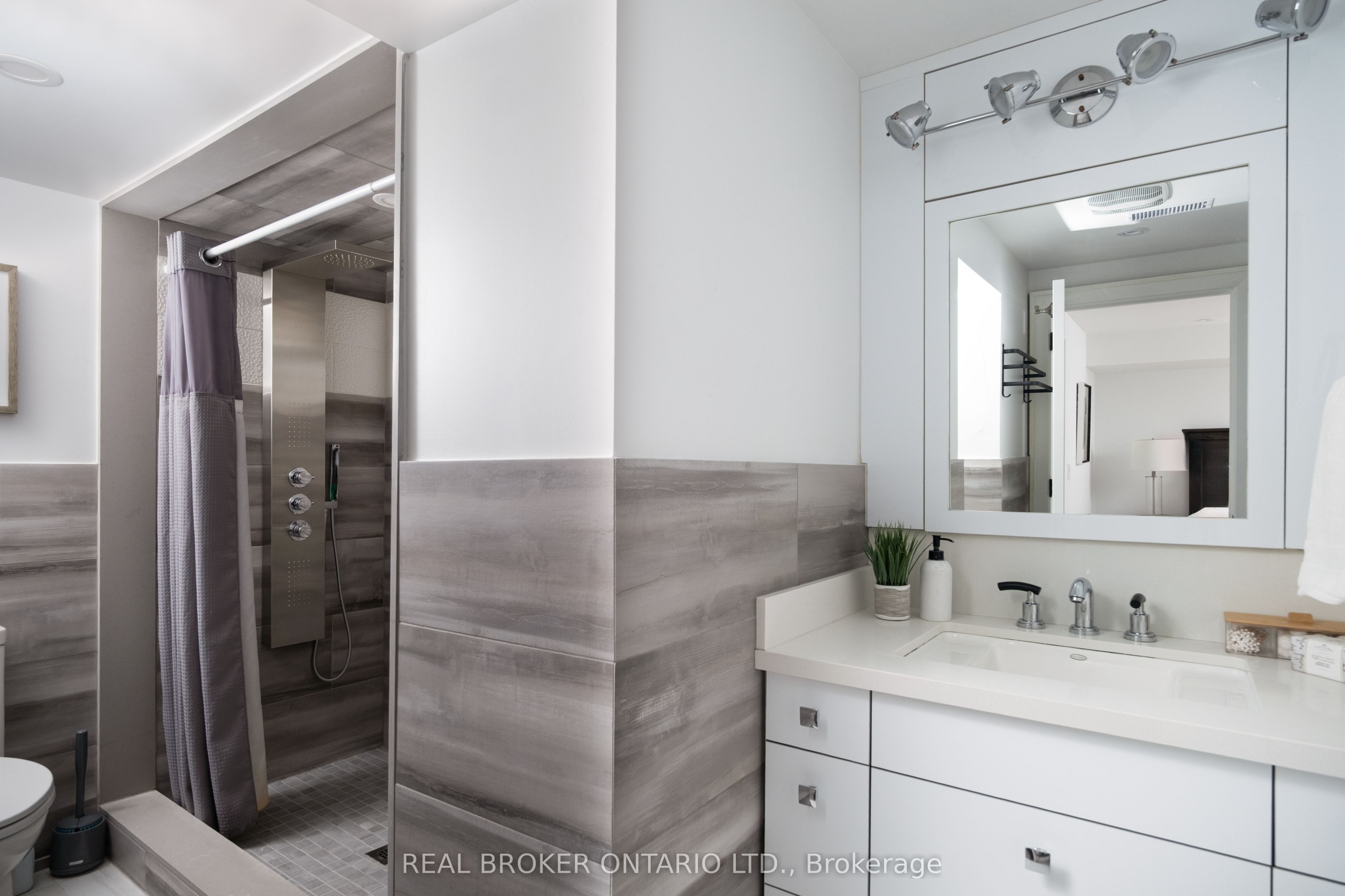 1633 Coram Crescent Property Photo 42