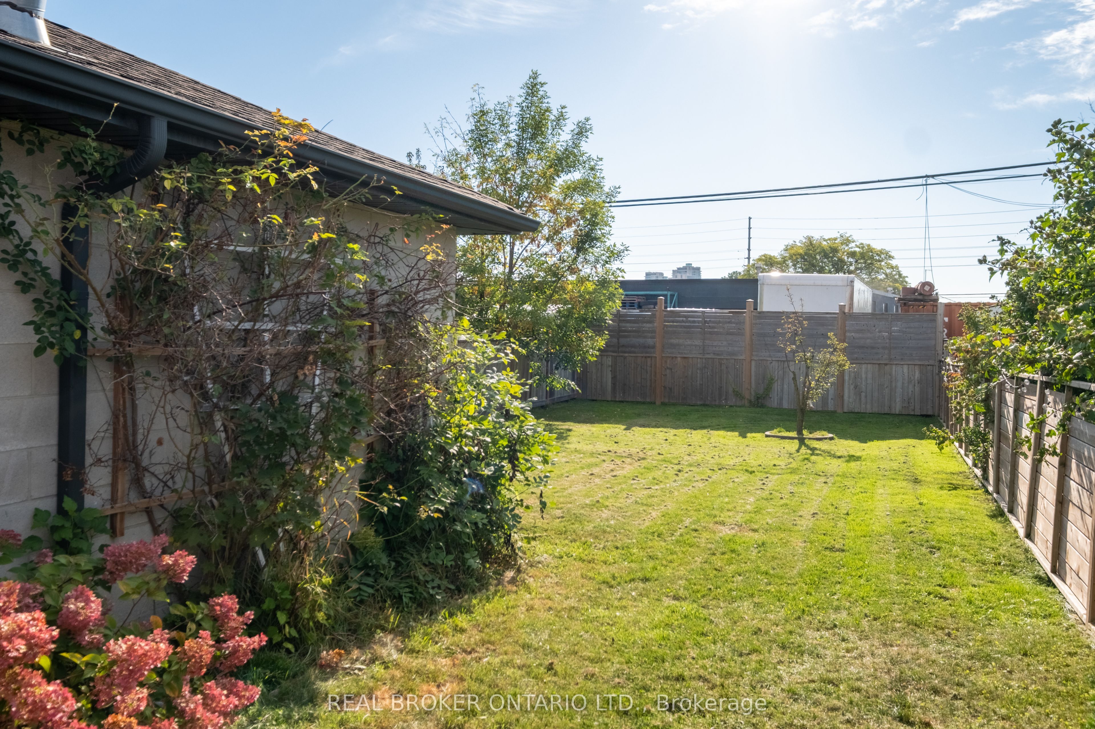 1633 Coram Crescent Property Photo 46
