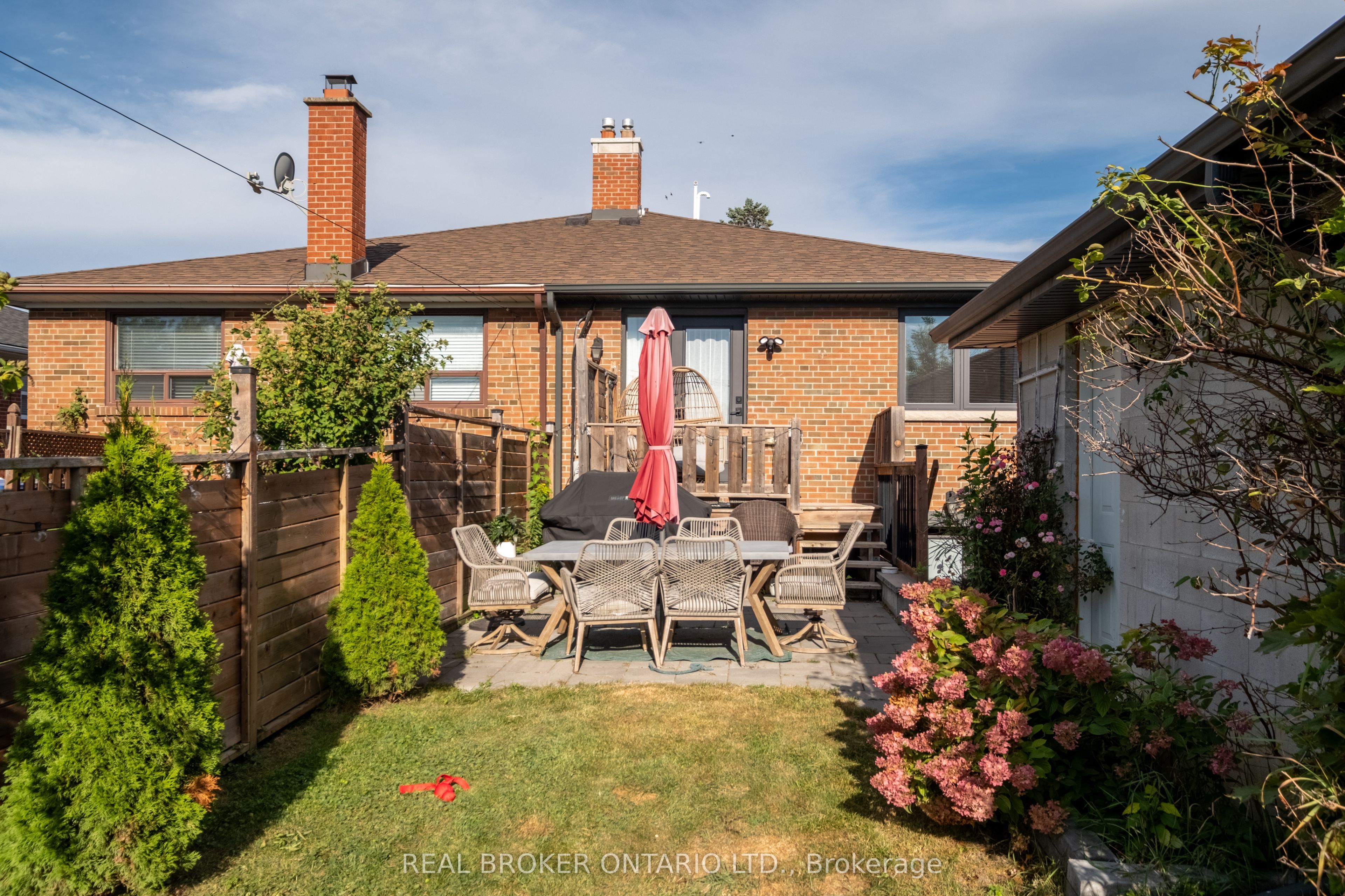 1633 Coram Crescent Property Photo 49