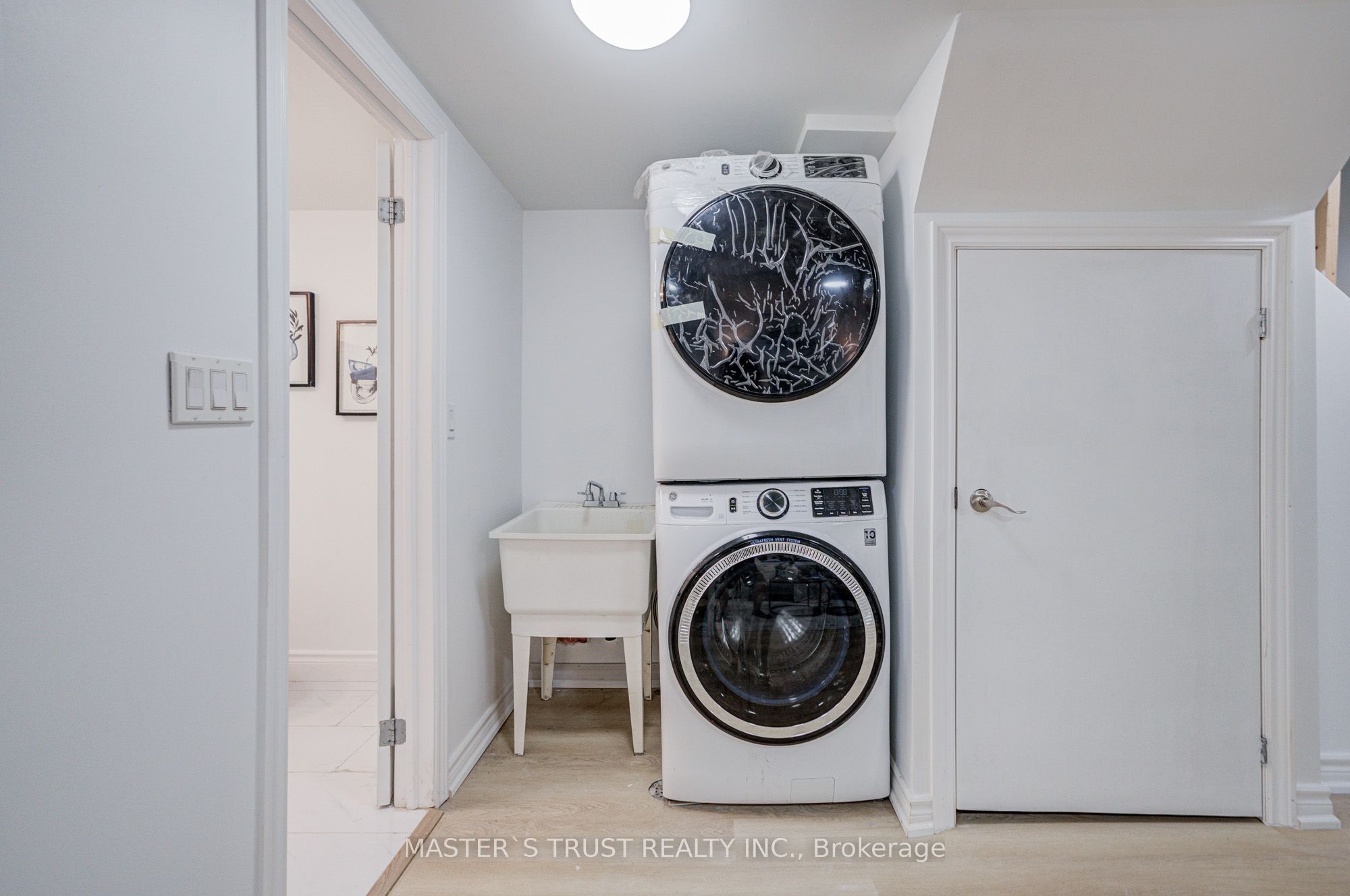 4 Gatsby Square Property Photo 30