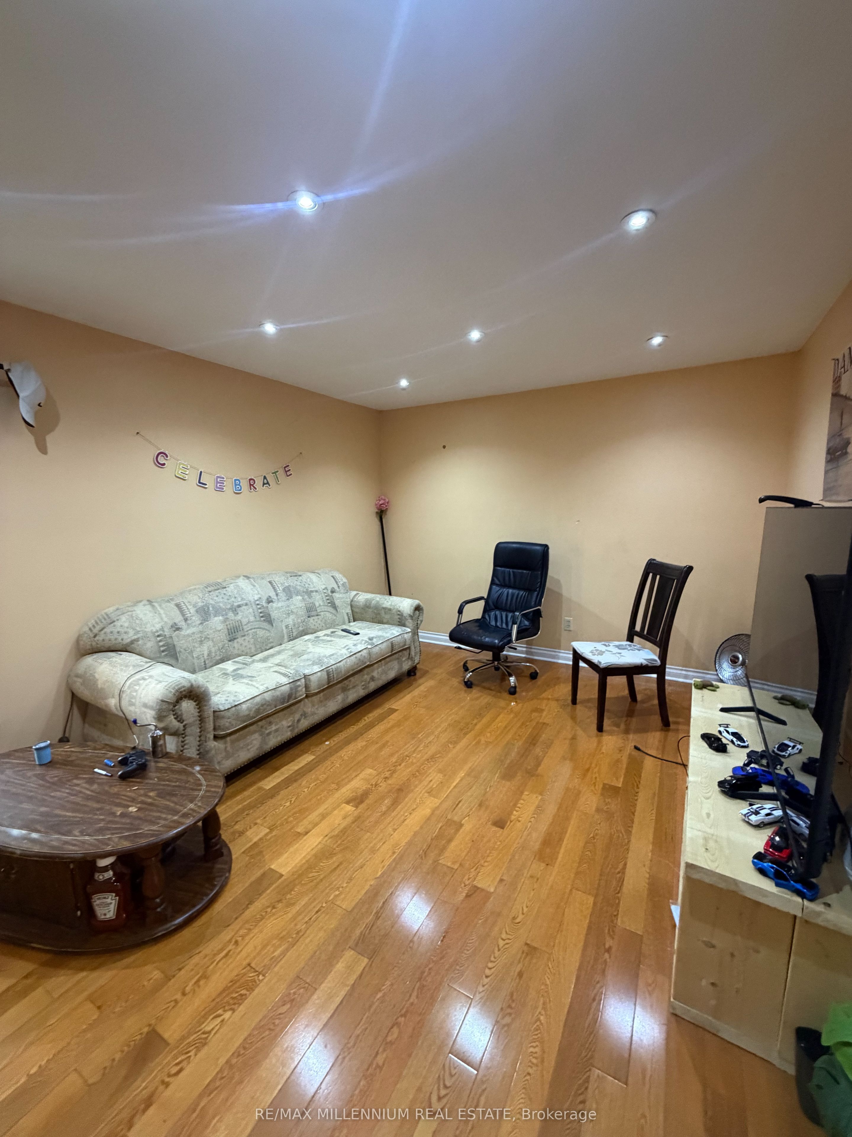 10 Hendricks Crescent Property Photo 1