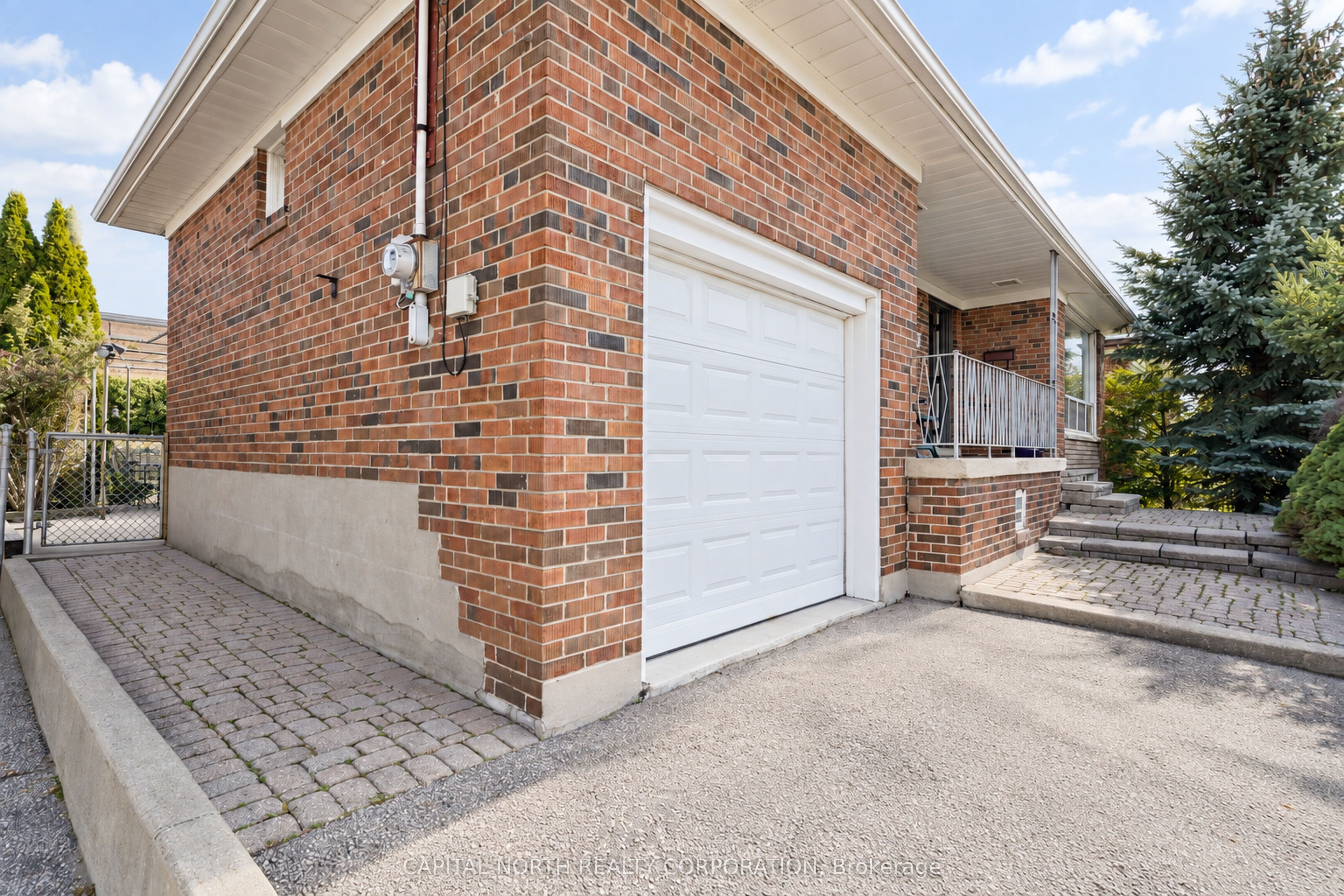 11 Erie Street Property Photo 6