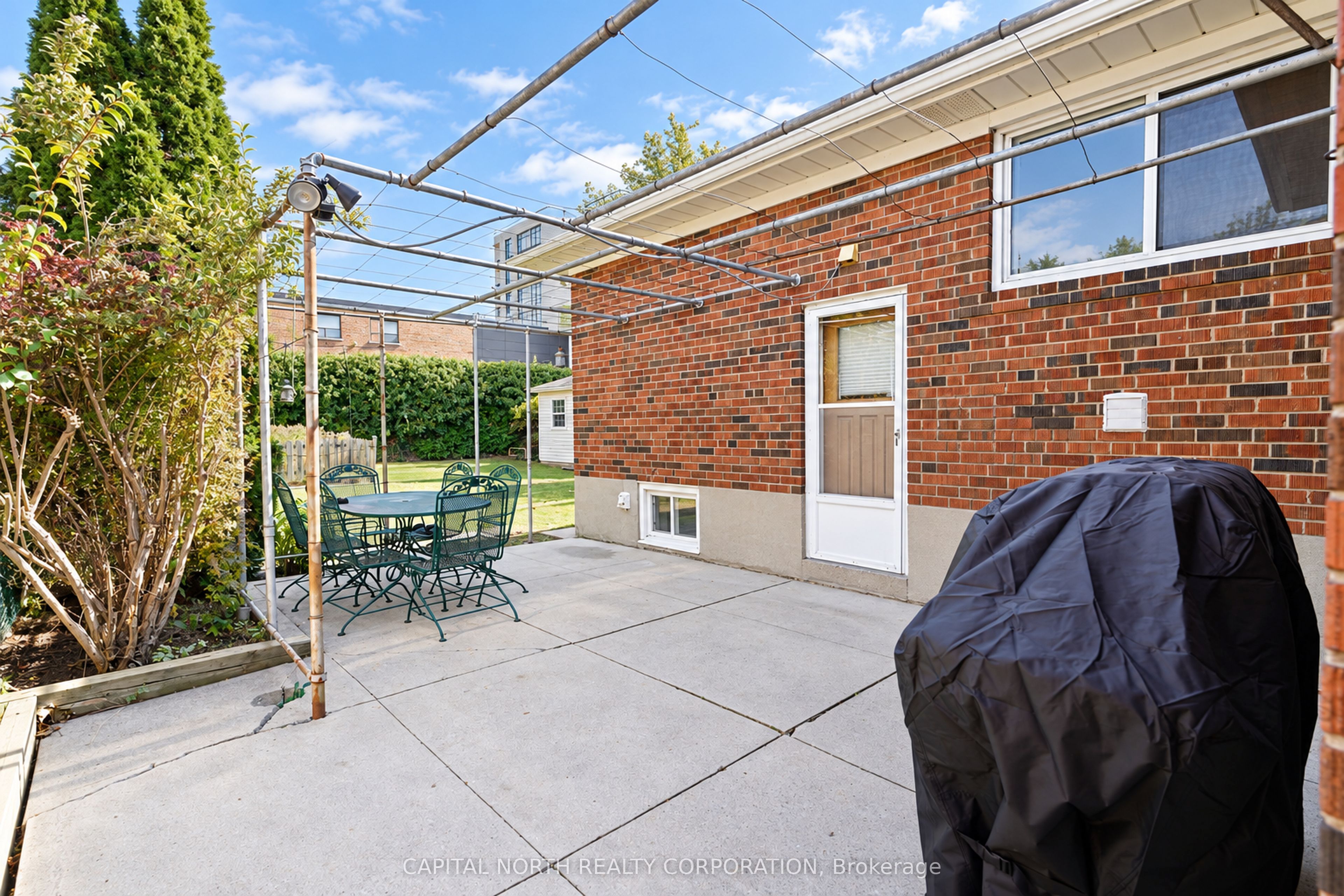 11 Erie Street Property Photo 7