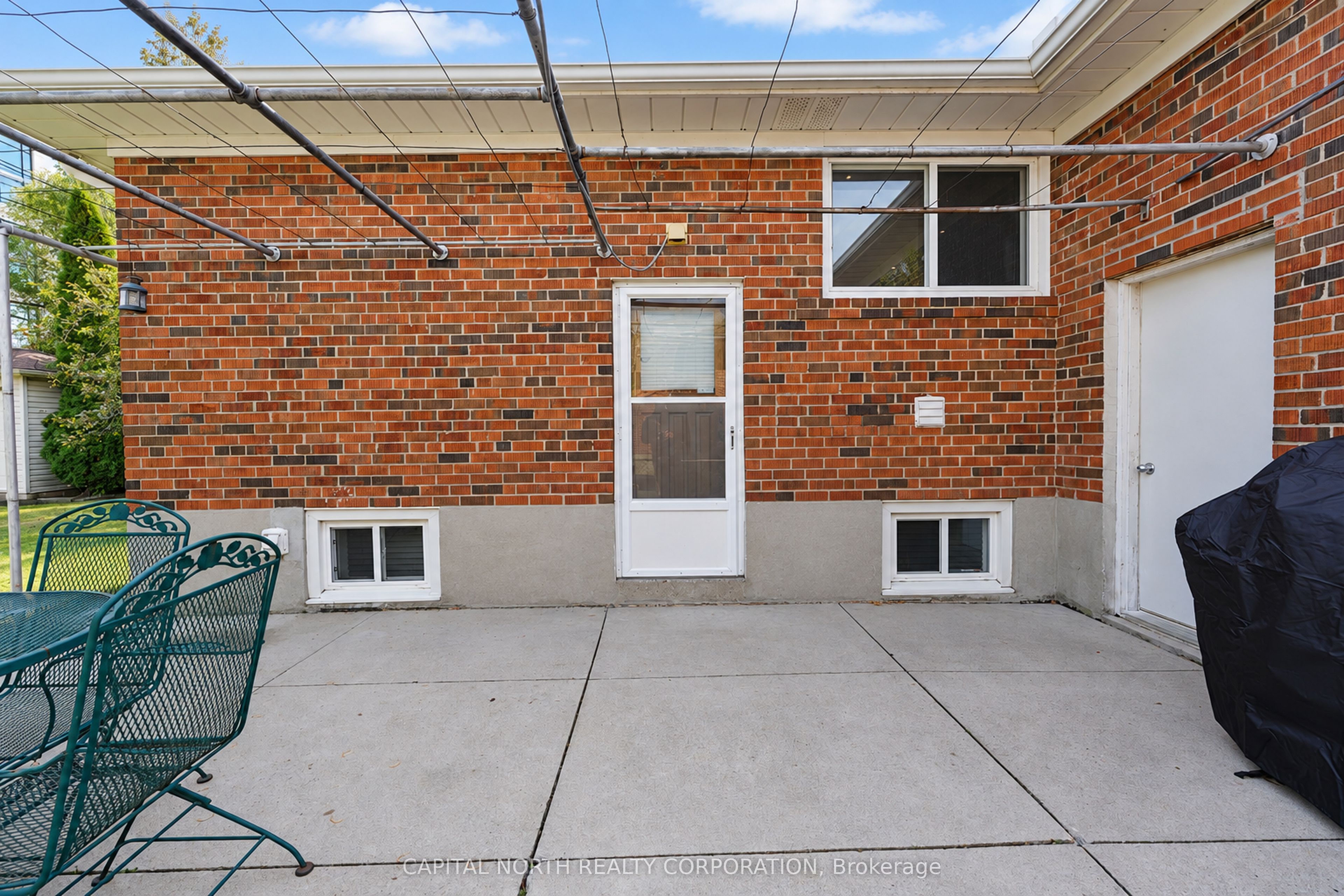 11 Erie Street Property Photo 9