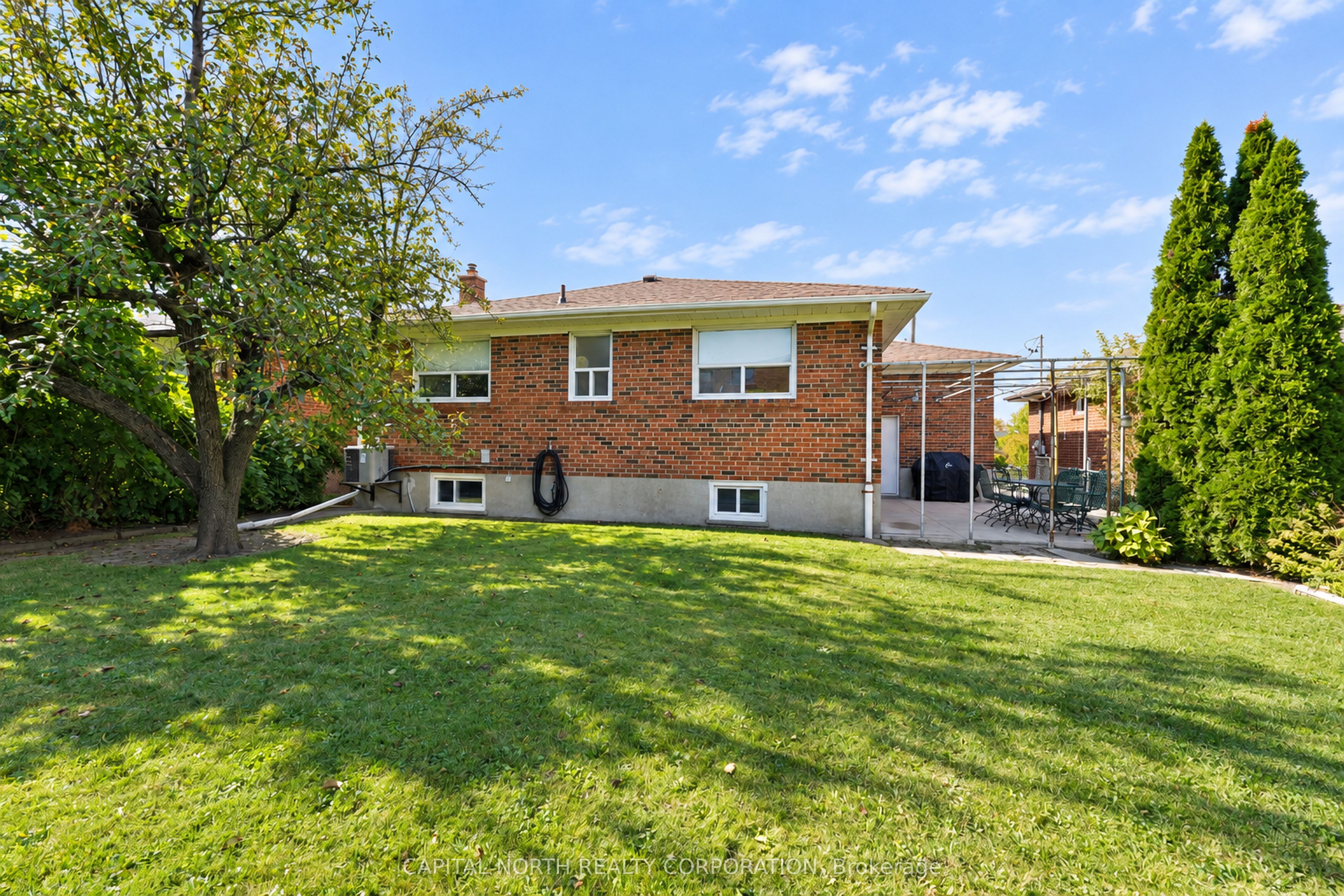 11 Erie Street Property Photo 14