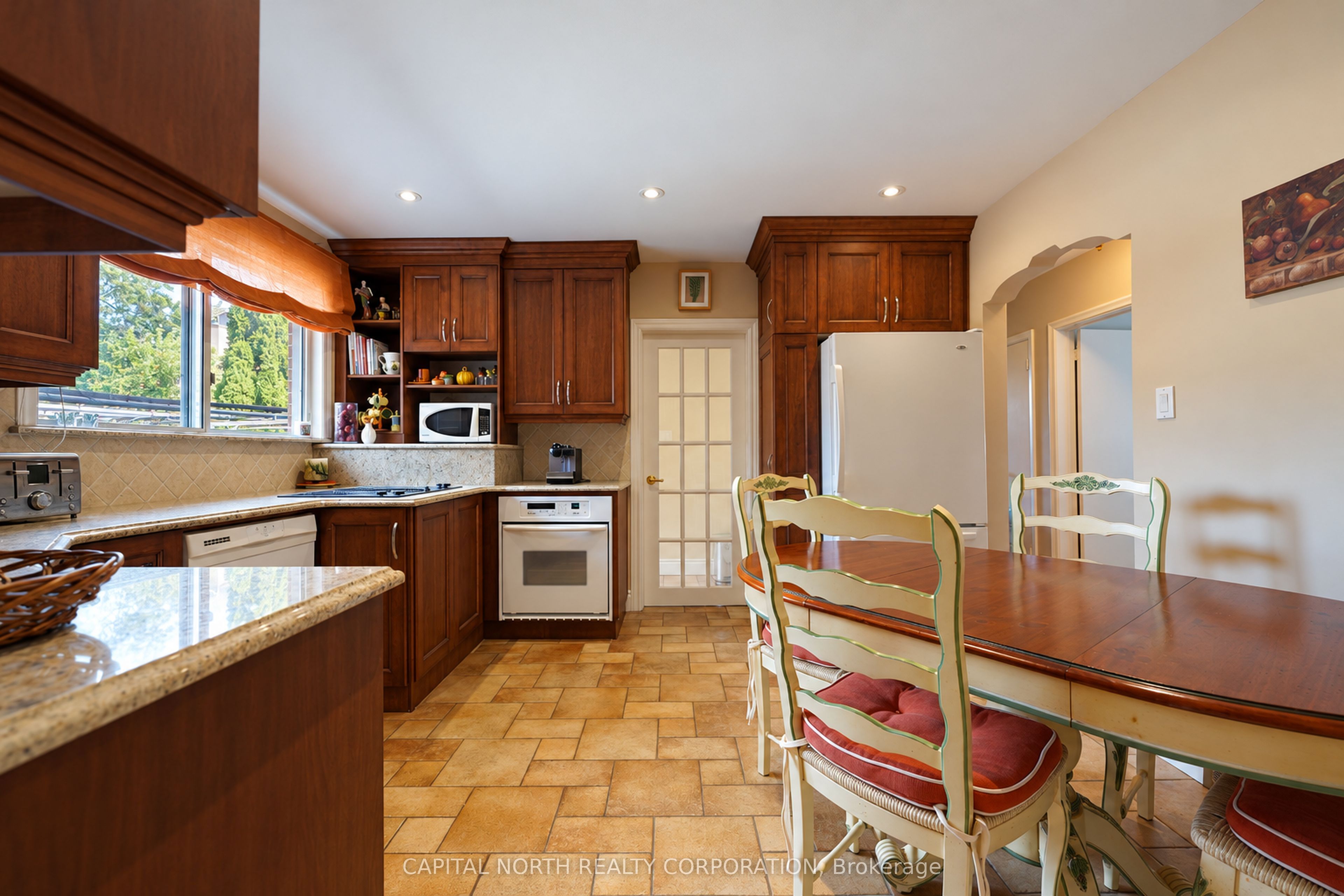 11 Erie Street Property Photo 19